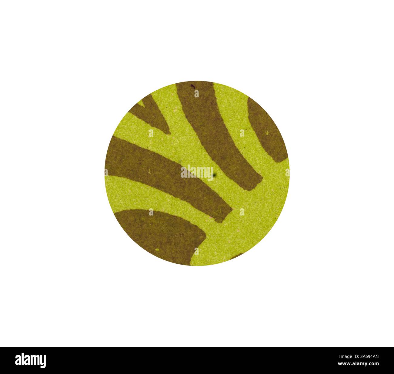 Ein lebendiges, kreisförmiges Design mit auffälligen, kontrastierenden Mustern in Grün und Braun, das ein Gefühl organischer Textur und verspielten visuellen Rhythmus vermittelt. Klassische Kunst mit modernem Touch, neu interpretiert von Artotop, transformiertes Mediæval Ornament Stockfoto