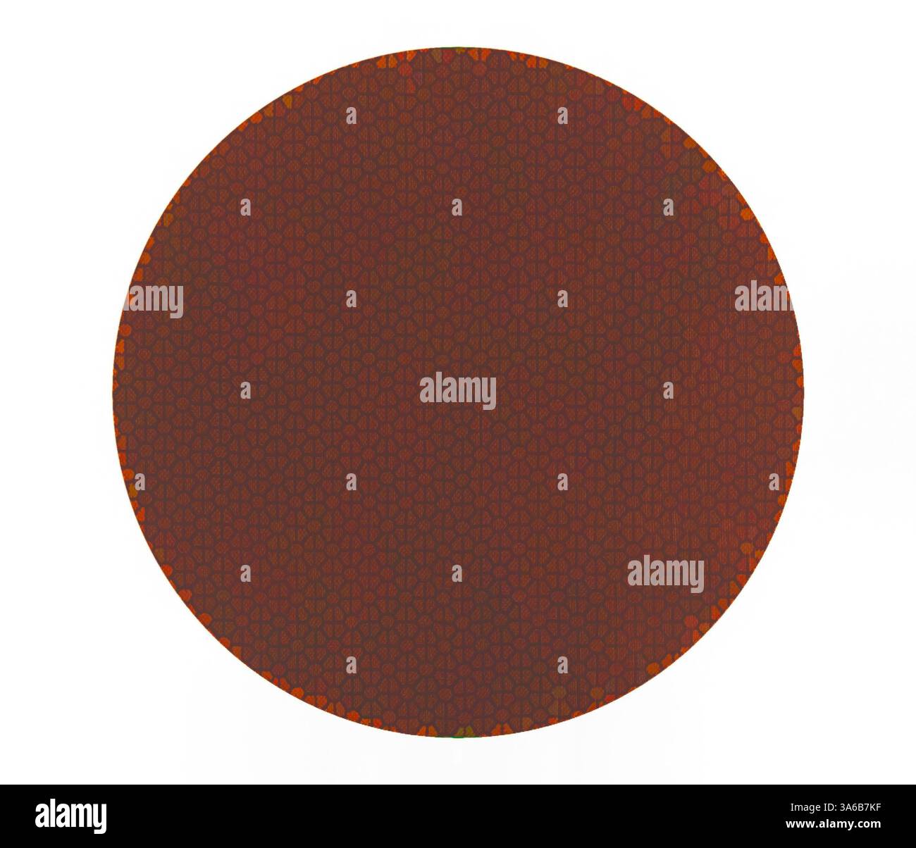 Ein kreisförmiges Muster zeigt komplexe geometrische Designs in warmen Erdtönen, die ein Gefühl von organischer Textur und Tiefe vermitteln. Klassische Kunst mit modernem Touch, neu interpretiert von Artotop, transformierte französische Stoffe, erste Hälfte des 19. Jahrhunderts Stockfoto