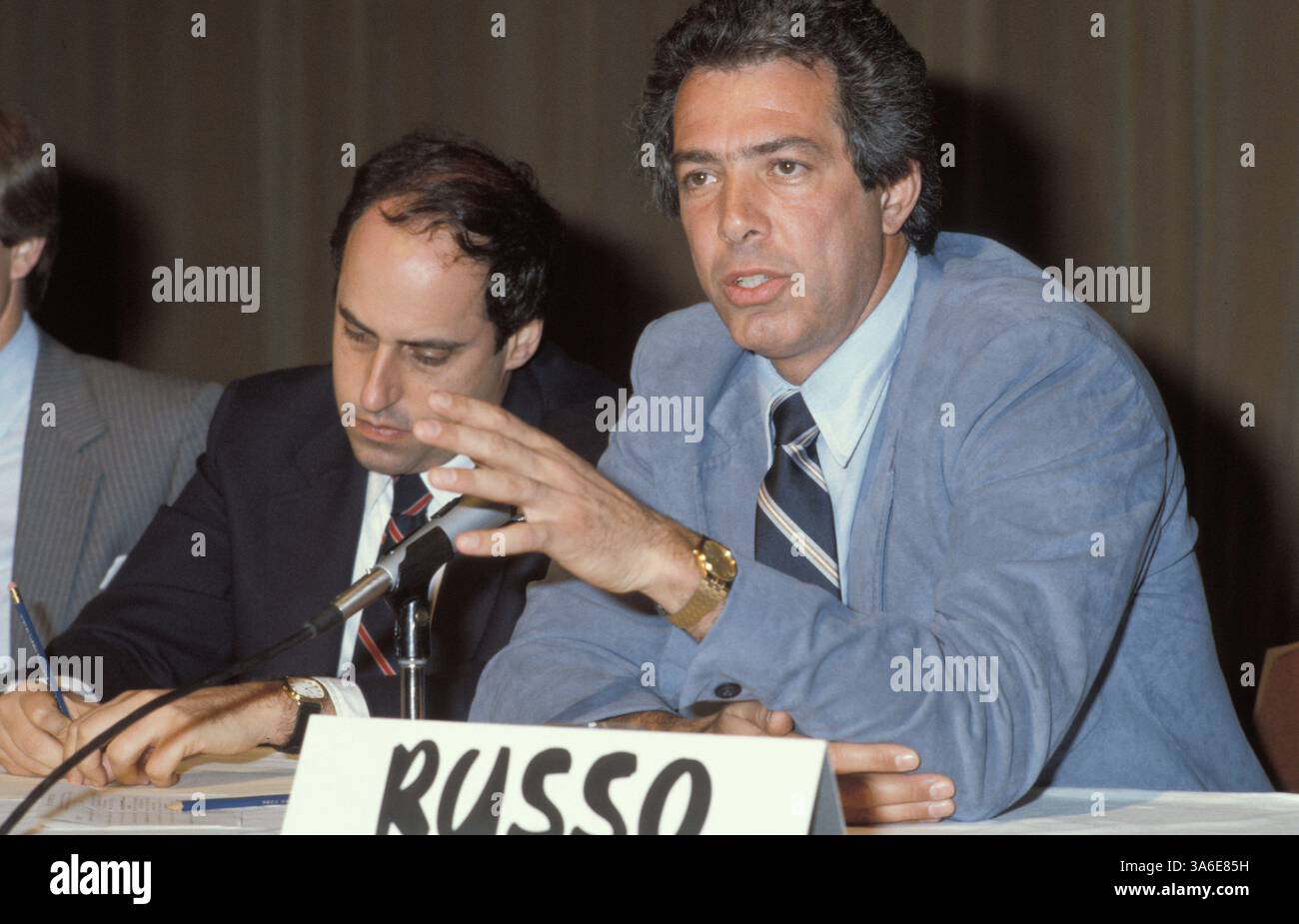 März 2004; Washington, DC, USA; Datei Foto. Datum unbekannt. Ehemaliger Kongressabgeordneter MARTY RUSSO auf der Future Industries Association Convention. Stockfoto