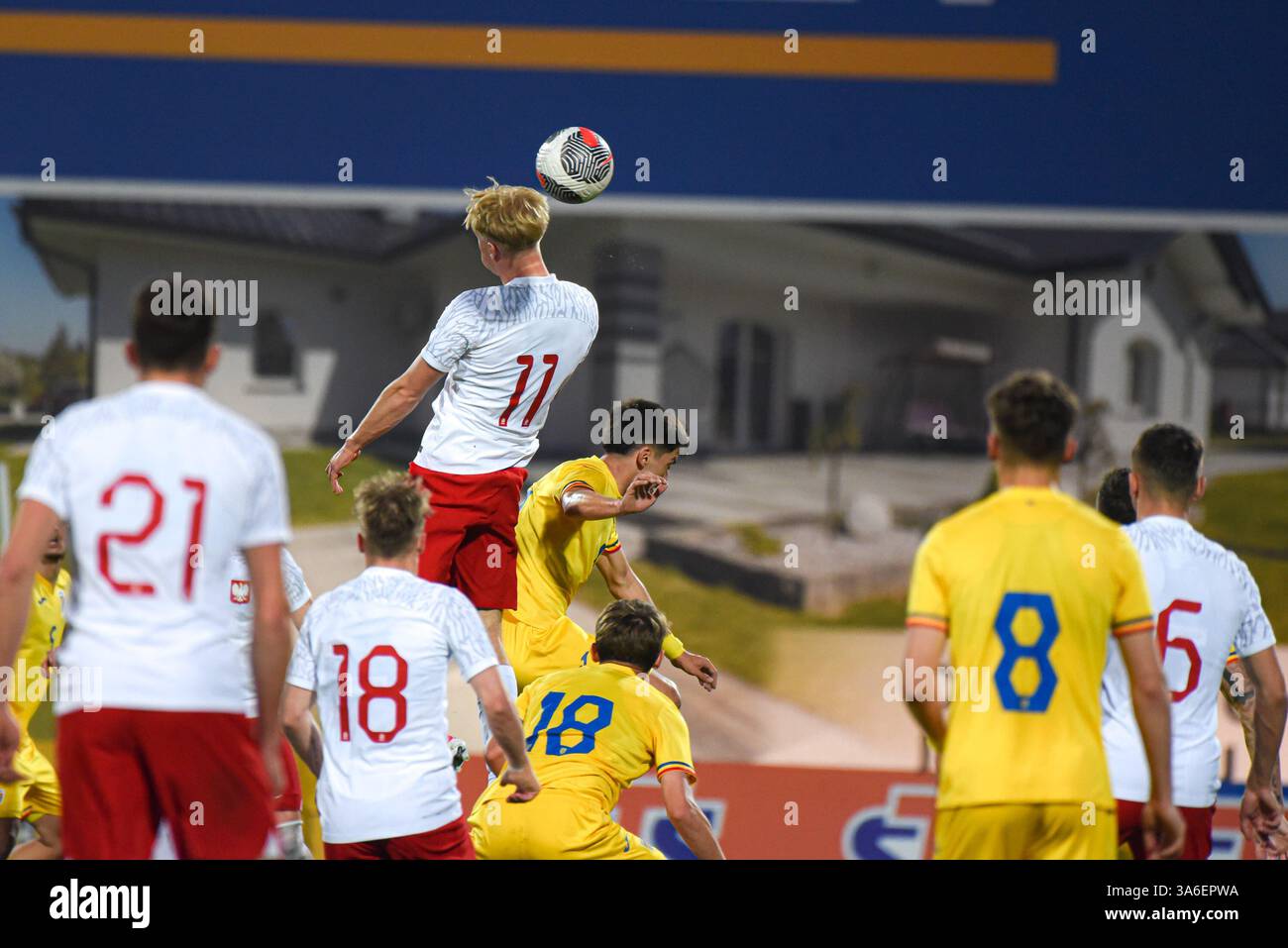 NIECIECZA, POLEN - 21. MÄRZ 2025: Freundschaftsspiel unter 20 Elite League Polen gegen Rumänien 1:0. Auf Foto Aleksander Buksa (11). Stockfoto