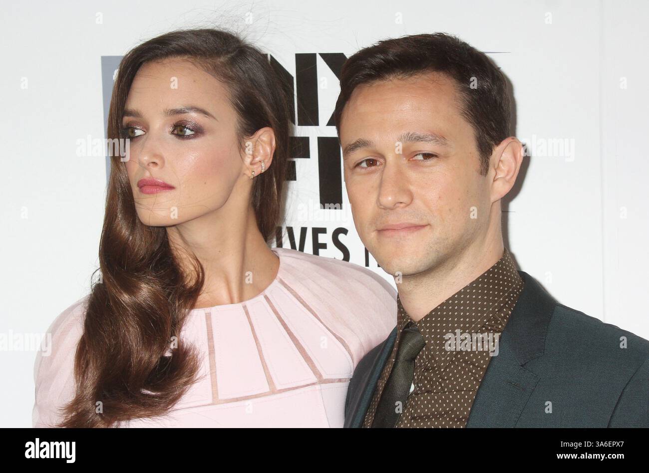 Charlotte Le Bon und Joseph Gordon-Levitt nehmen am 26. September 2015 an der Eröffnungsnacht des 53. New York Film Festivals und der Uraufführung von „The Walk“ in der Alice Tully Hall des Lincoln Centers in New York City Teil. Foto: Henry McGee/MediaPunch Stockfoto