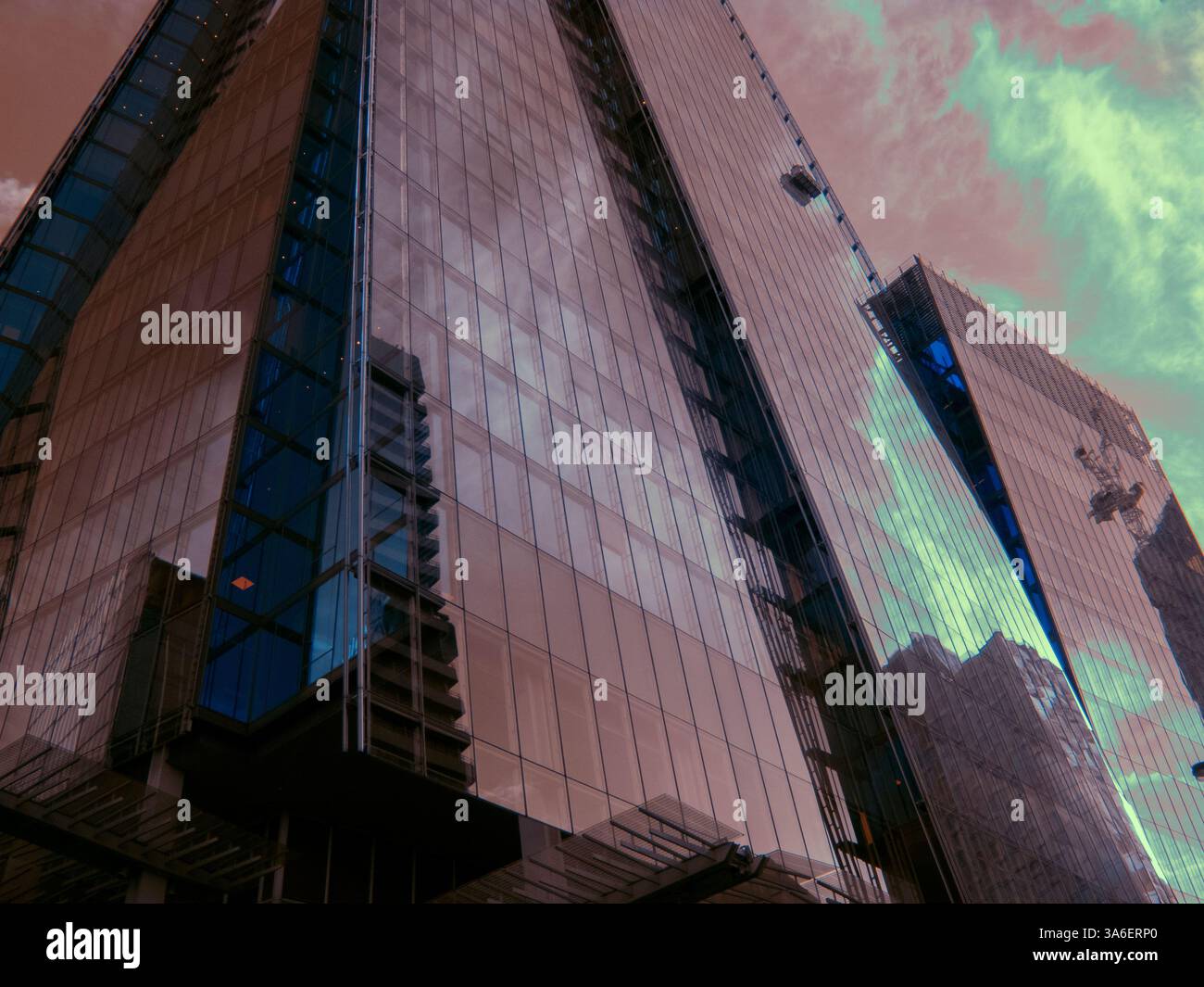 The Shard in London vom italienischen Architekten Renzo Piano, aufgenommen mit einer Infrarot-Kamera 590 Nm Stockfoto