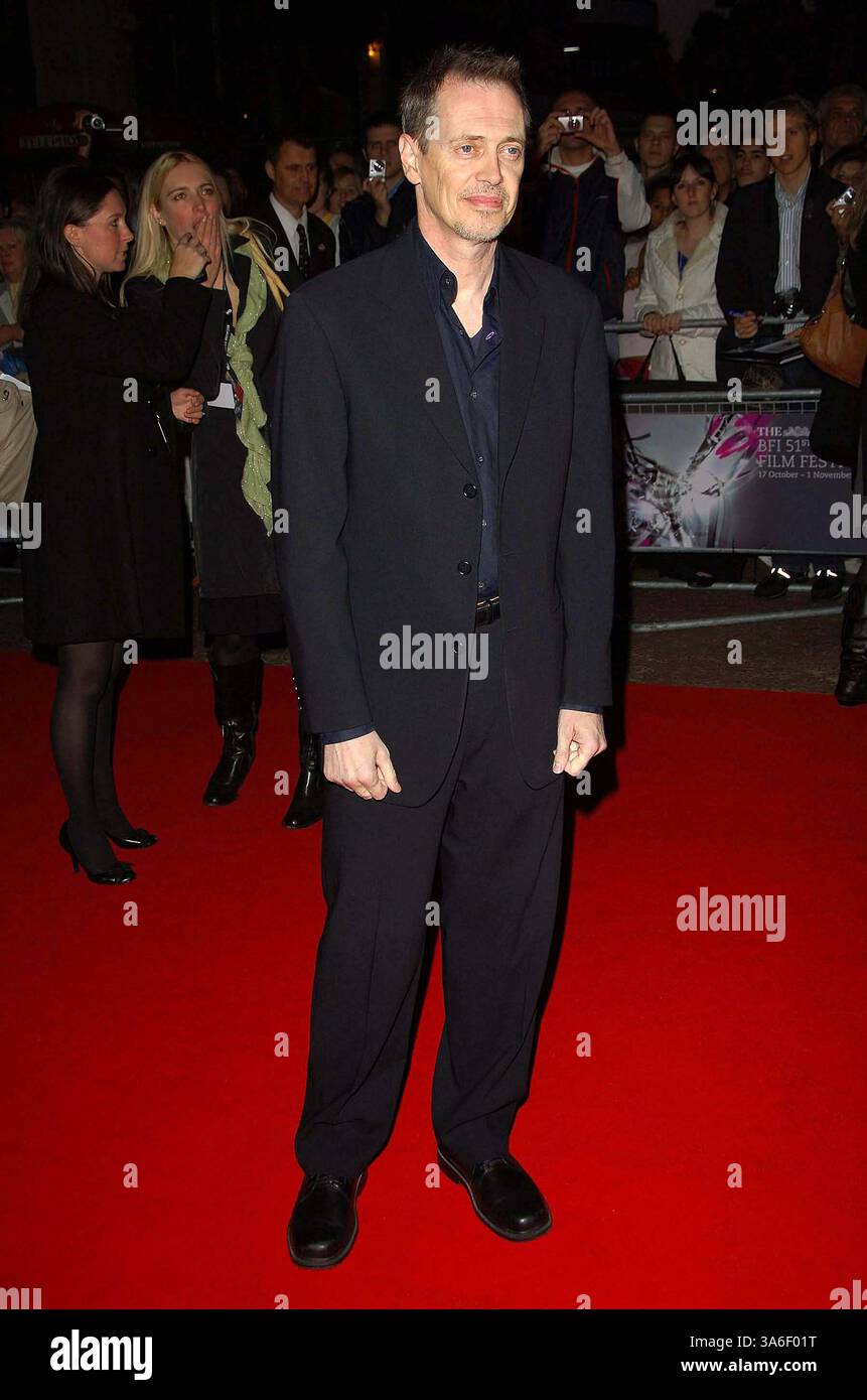 Oktober 2007 - London, Vereinigtes Königreich - 002046.K55167.'Interview' Premiere-Arrivals-The Times BFI 51. London Film Festival 2007, Odeon West End, London, Vereinigtes Königreich *** 10-18-2007. HENRY DAVENPORT- KOM- 2007. STEVE BUSCEMI(Bild: © Globe Photos/ZUMAPRESS.com) Stockfoto