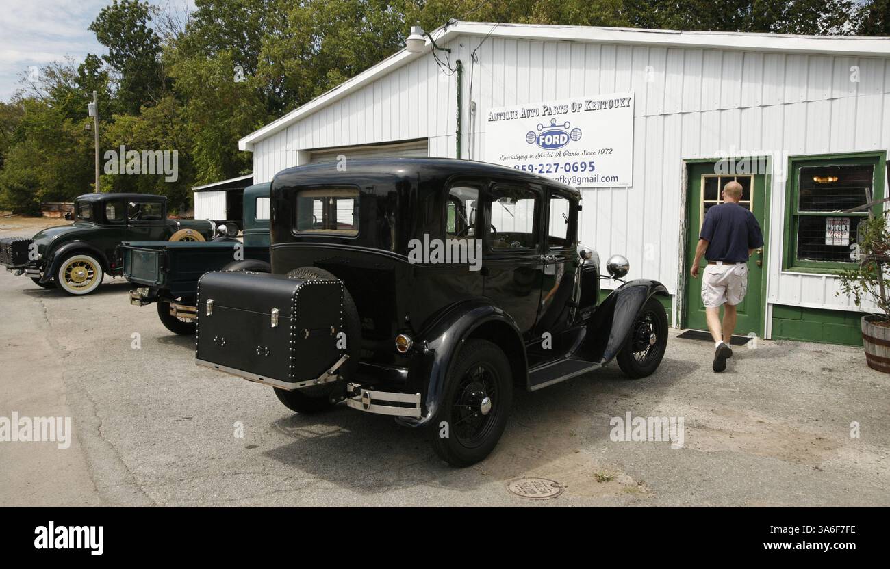4. September 2008: Jerry Baker arbeitet am 4. September 2008 in Paris, Kentucky, wo er sich auf Teile und Reparaturen von Ford-Fahrzeugen der Modelle A und T spezialisiert hat. (David Stephenson/Lexington Herald-Leader/MCT) (Bild: © David Stephenson/MCT/ZUMAPRESS.com) Stockfoto