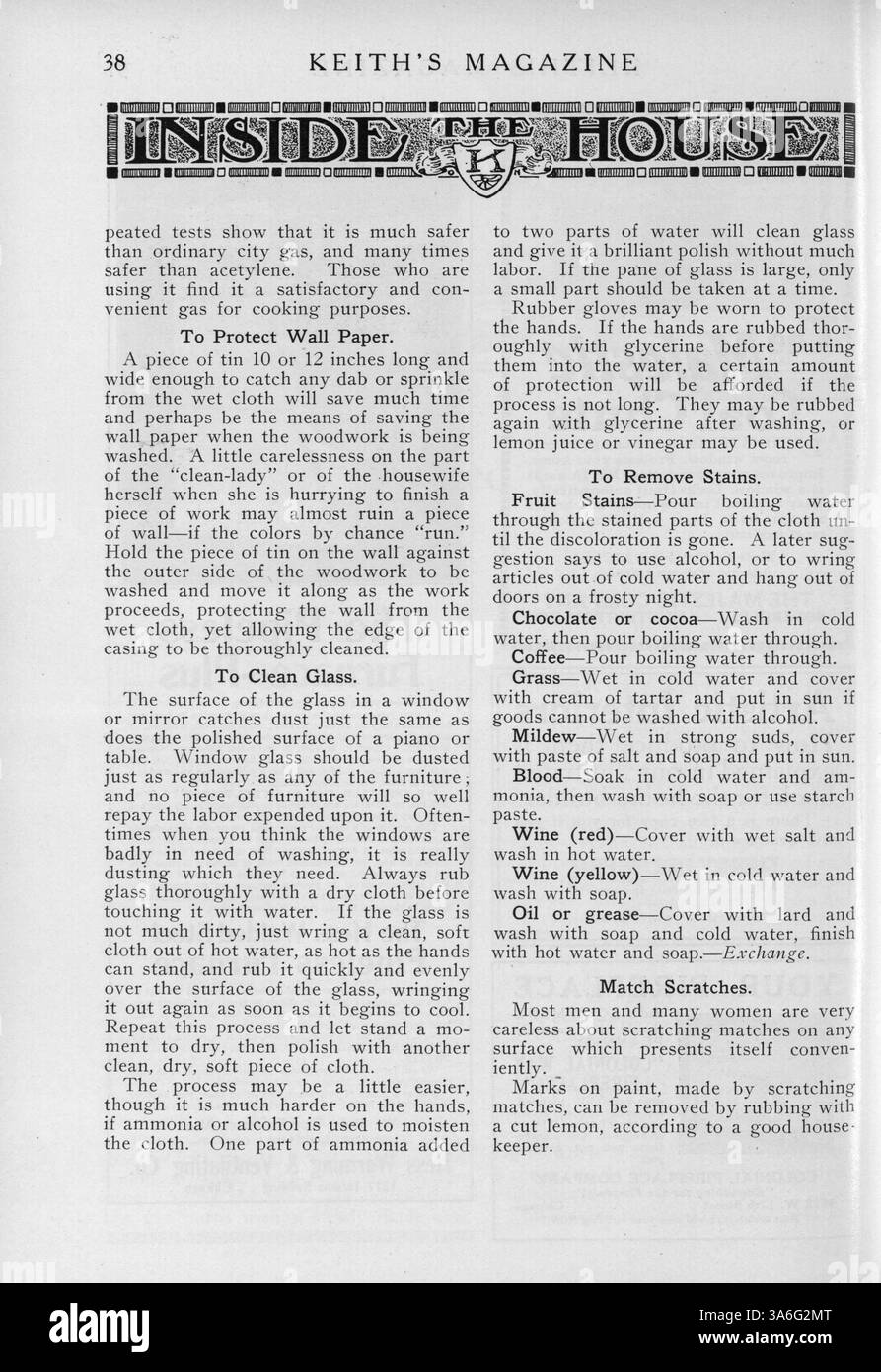 Diese Serie von zwölf Ausgaben des Keith's Magazine, veröffentlicht 1919, beleuchtet architektonische Entwürfe dieser Zeit. Mit Fotografien, Grundrissen und Illustrationen deckt es verschiedene Wohnstile, Inneneinrichtung und Landschaftsgestaltung ab. Sie enthält detaillierte Kostenaufgliederungen für Bauarbeiten und Werbung für Baumaterialien und Wohnmöbel. Einige Ausgaben enthalten Pläne für Schulen, Kirchen und andere Gebäudetypen. Band 42, Nr. 3 fehlende Seiten 109-112. Stockfoto