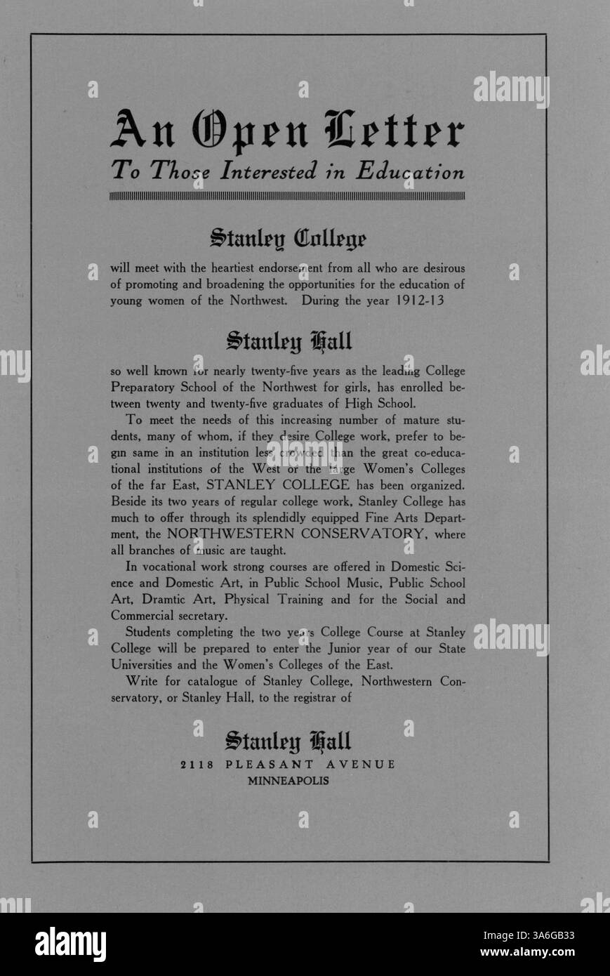 Das Stanley Hall Yearbook 1913, „The Moccasin“, zeigt wichtige Veranstaltungen, Studenten und Dozenten aus dem akademischen Jahr 1912-1913. Dieses Jahrbuch ist in der Hennepin County Library als historisches Artefakt erhalten. Stockfoto