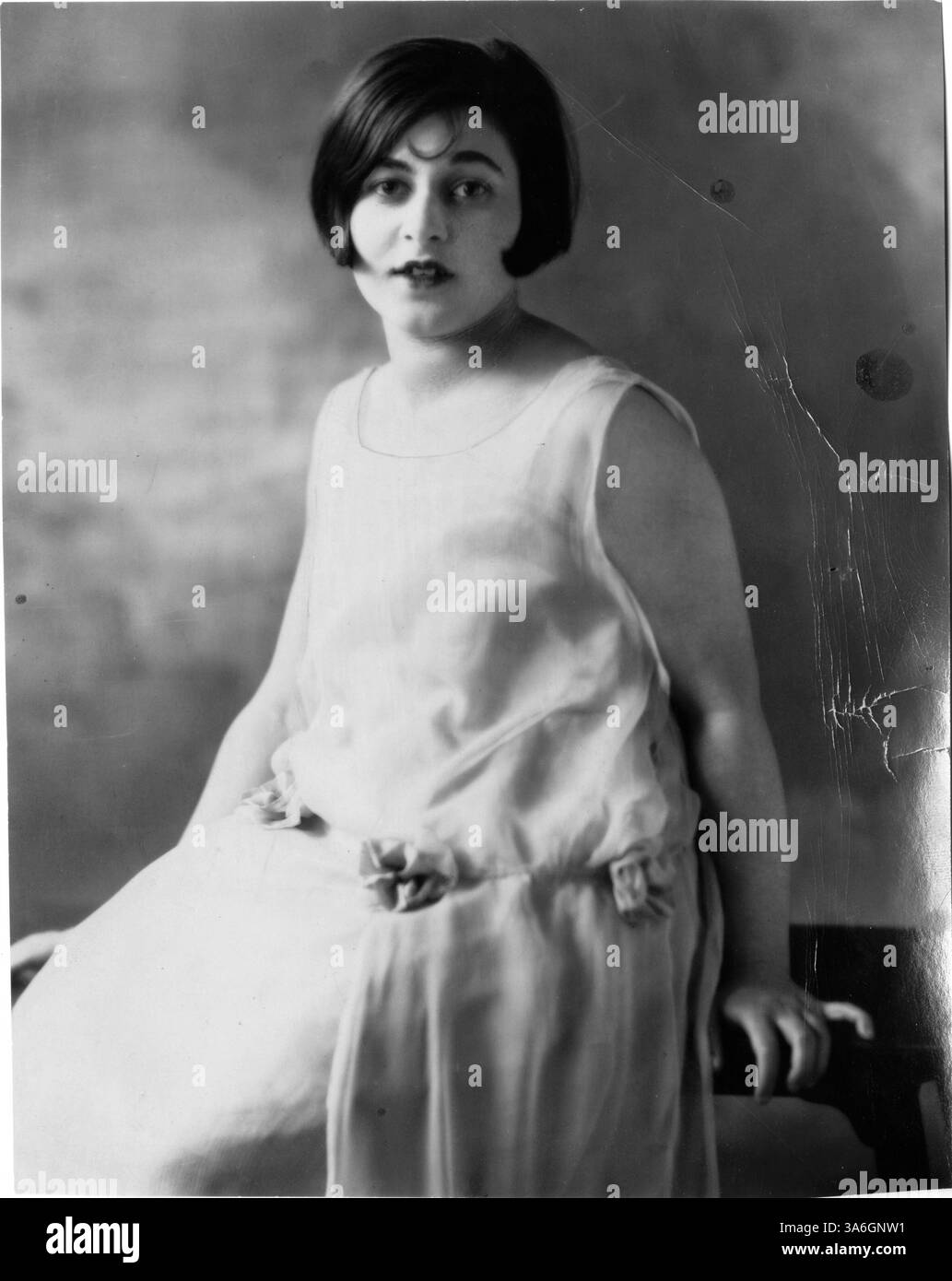 Sara Phyllis Grossman, eine junge Pianistin, erlangte mit einem erfolgreichen Konzertauftritt in New York Anerkennung. Sie trainierte bei Madame Bailey-Apfelbeck und verfeinerte ihre klassischen Fähigkeiten in Vorbereitung auf ihre öffentlichen Auftritte. Stockfoto