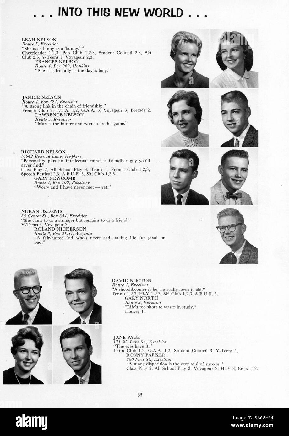 Das Jahrbuch „Voyageur“ 1961 der Minnetonka High School dokumentiert die akademischen, sportlichen und außerschulischen Höhepunkte des Schuljahres 1960-1961. Stockfoto