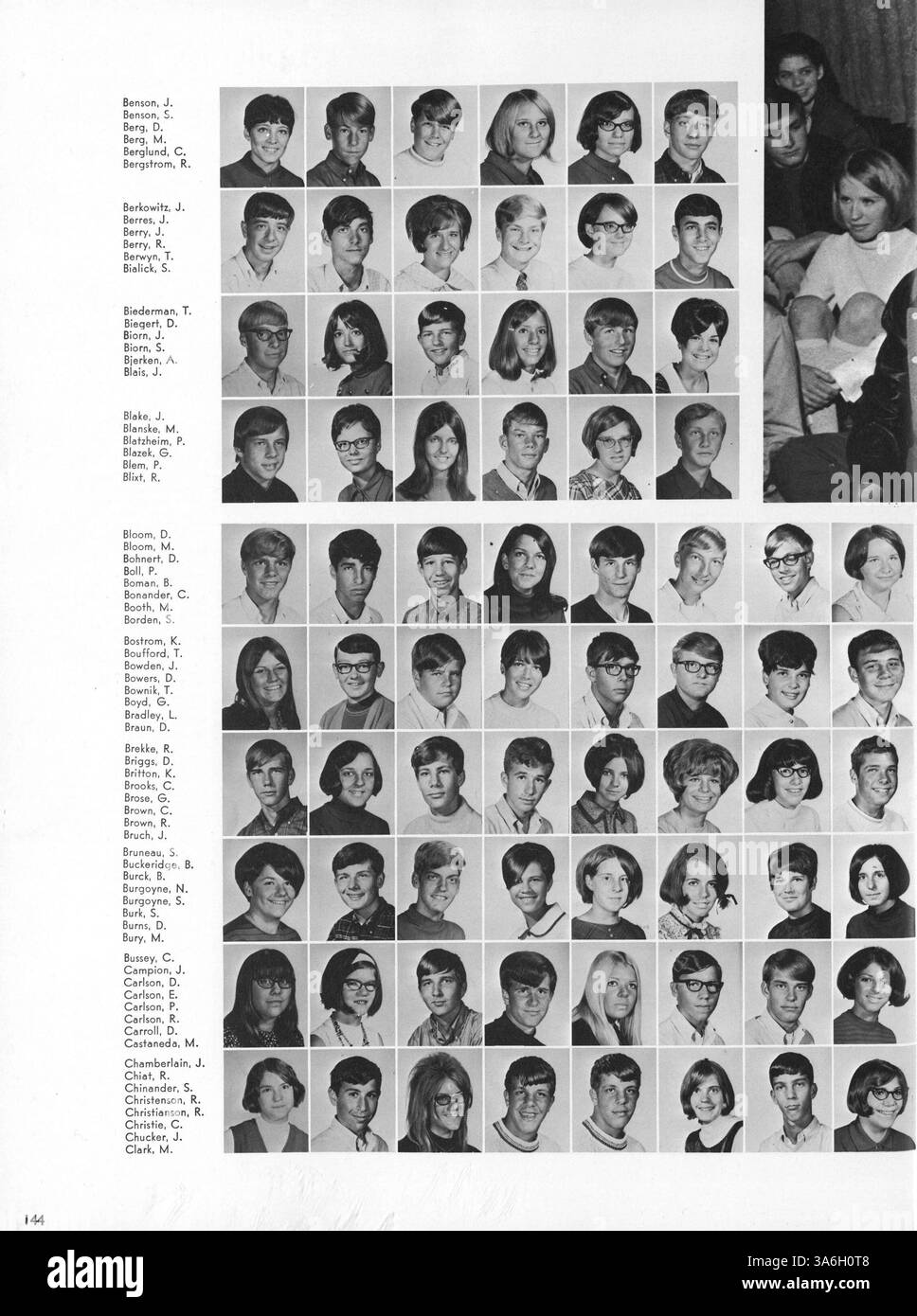 In diesem Jahrbuch werden die Aktivitäten der Schüler, die Höhepunkte der Fakultät und die sportlichen Leistungen der Robbinsdale High School aus dem Schuljahr 1968-1969 vorgestellt. Stockfoto