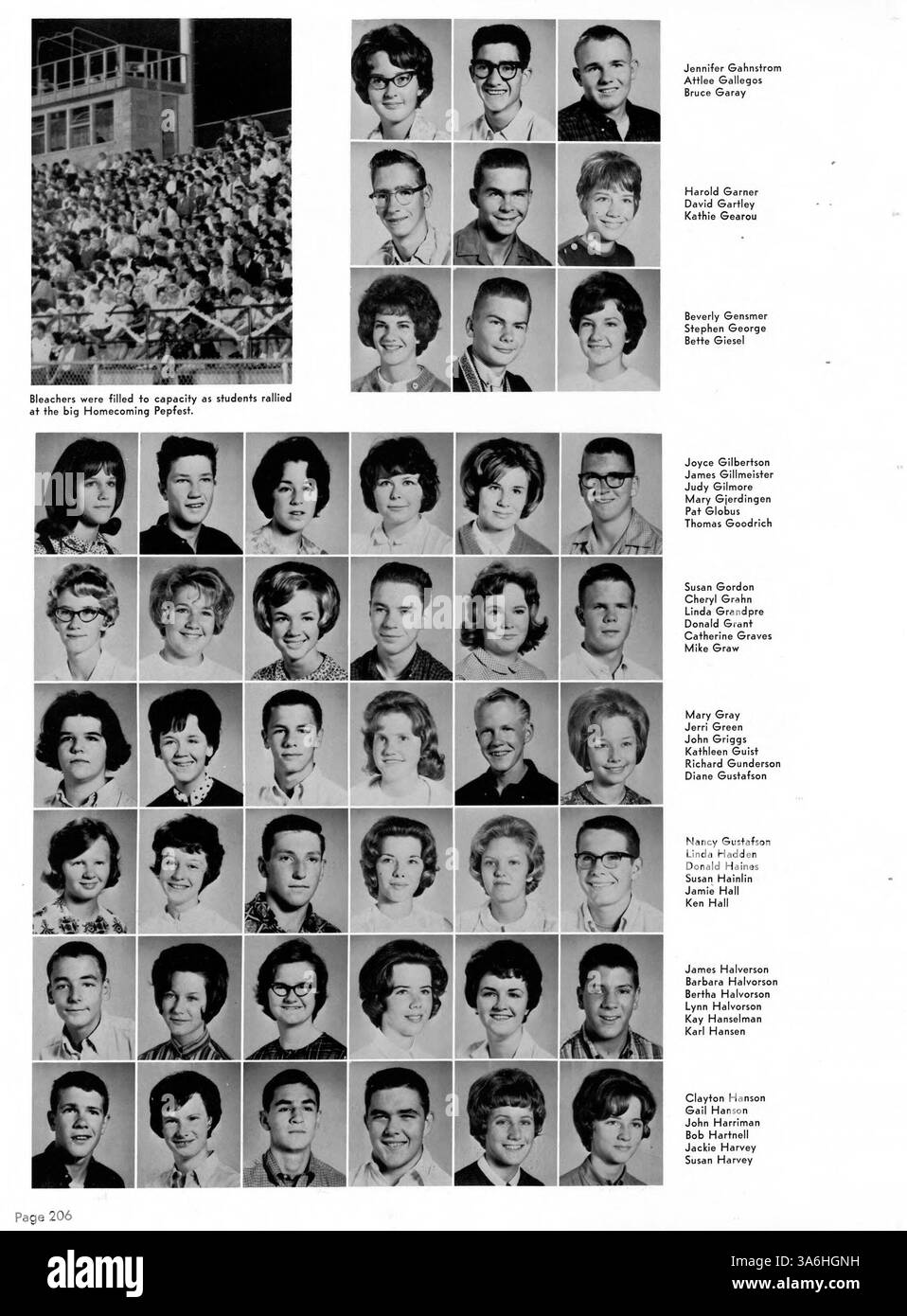 Das Jahrbuch 1964 Bloomington High '64 Bear' dokumentiert die Höhepunkte des Schuljahres 1963-1964, darunter bedeutende Leistungen der Schüler, sportliche Veranstaltungen, Beiträge der Lehrkräfte und Clubaktivitäten. Stockfoto