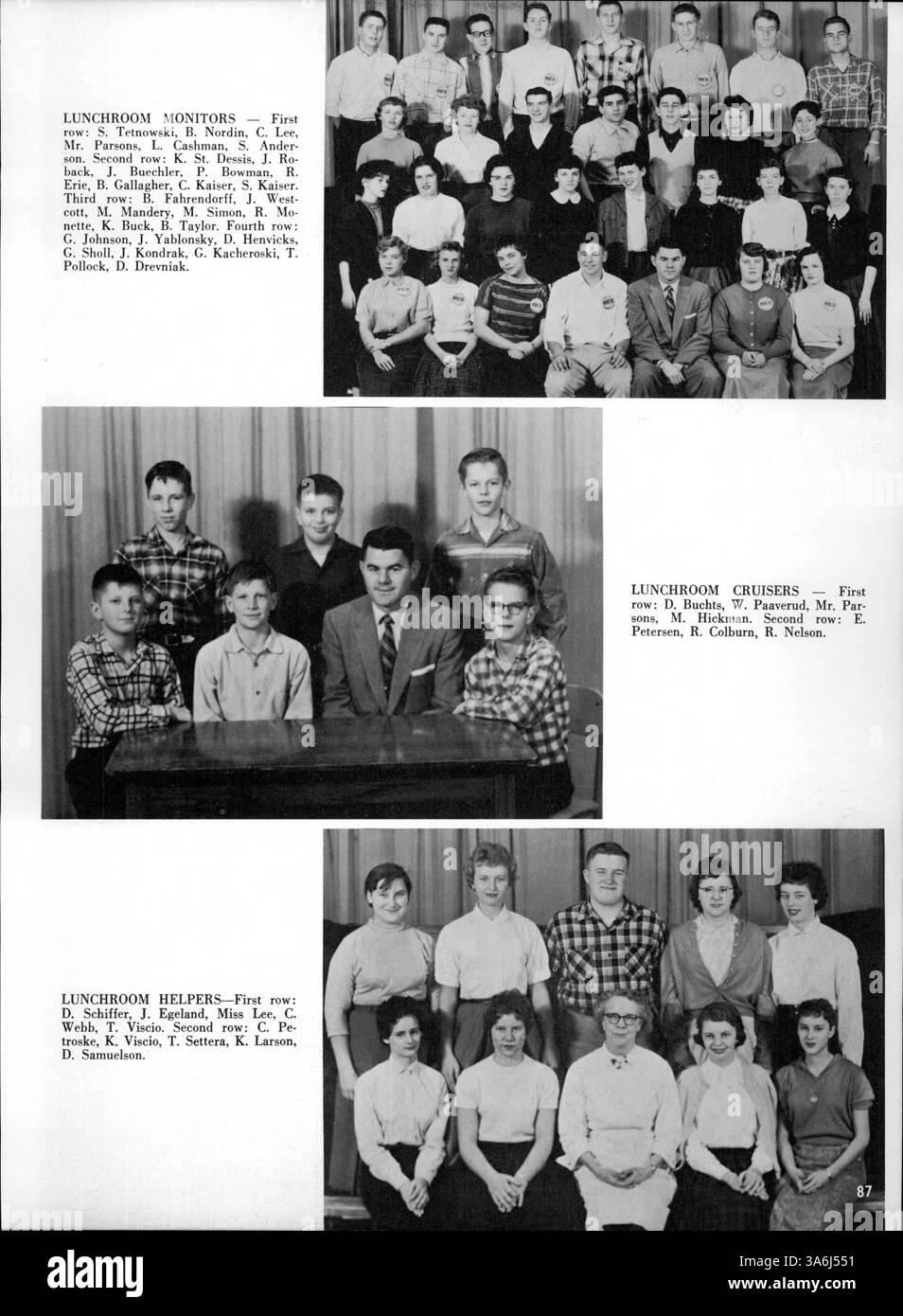 Das Jahrbuch „Wizard 57“ enthält wichtige Momente aus dem Schuljahr 1956-1957 an der Edison High School und dokumentiert das Leben der Schüler, die Lehrkräfte und außerschulische Lehrpläne. Stockfoto