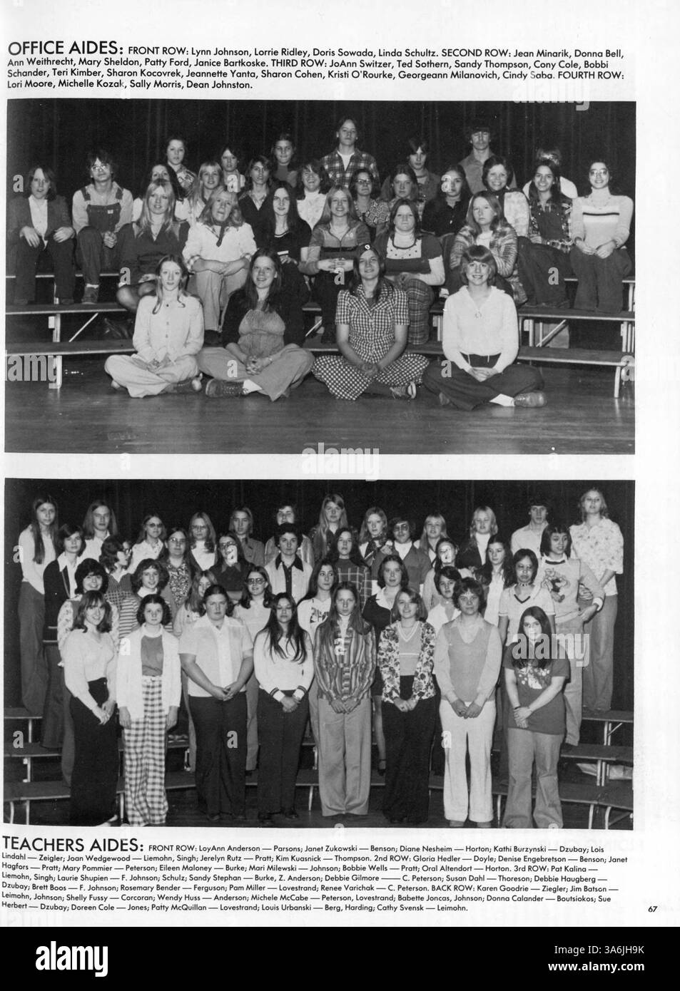 Diese Ausgabe des Jahrbuchs „76 Wizard“ der Edison High School aus dem Jahr 1976 fängt das Wesen des Schuljahres 1975-1976 ein und dokumentiert das Leben der Schüler, Leichtathletik, Clubs, Lehrer, und afroamerikanische Geschichte. Stockfoto