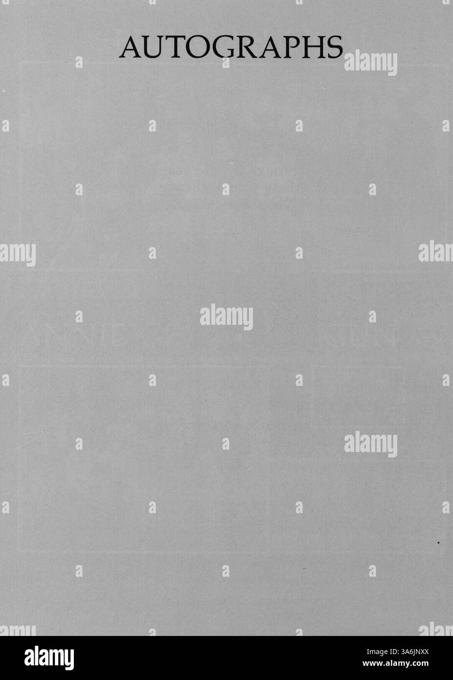 Das 1984 South View Jr. High Yearbook reflektiert die akademischen und außerschulischen Höhepunkte des Schuljahres 1983-1984 und zeigt wichtige Ereignisse, Sportmannschaften, Vereine und die Teilnahme von Lehrern. Es dient als historische Aufzeichnung der Beteiligung von Schülern an verschiedenen Schulaktivitäten. Stockfoto