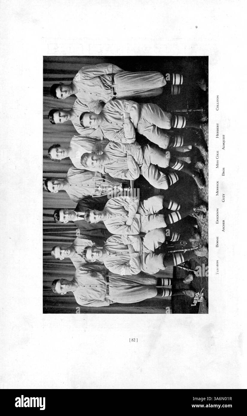 Diese Ausgabe des Jahrbuchs „The Cardinal“ von der East High School von 1922 dokumentiert die Schülerschaft, die Fakultät, die sportlichen Veranstaltungen und die wichtigsten Schulaktivitäten des Schuljahres 1921-1922 in Minneapolis. Stockfoto