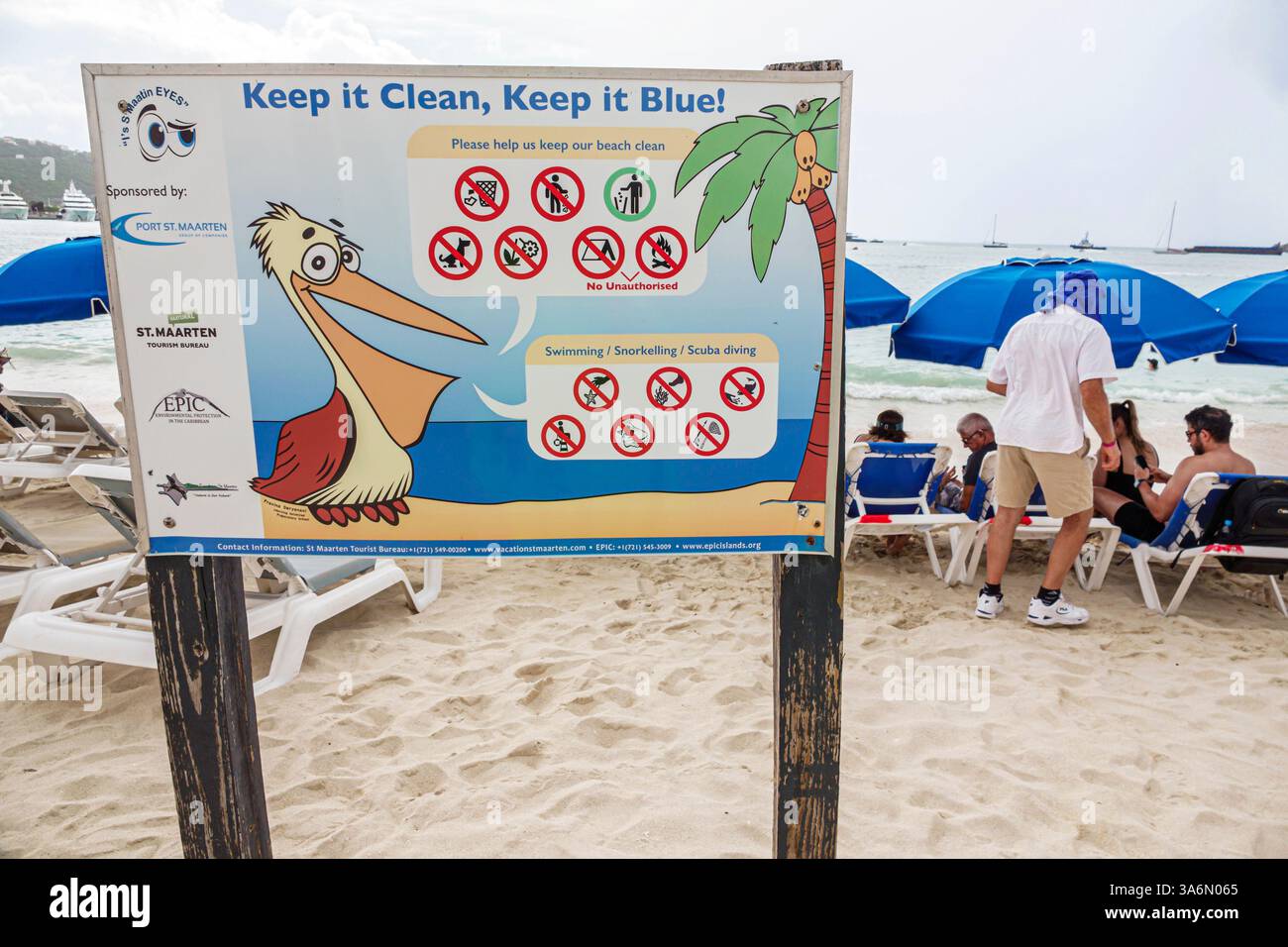 Philipsburg Sint St. Saint Maarten, Boardwalk, Great Bay Public Beach, halten Sie es sauber, halten Sie es blaues Schild, Bewußtsein für Strandreinigung, Umweltschutz Stockfoto