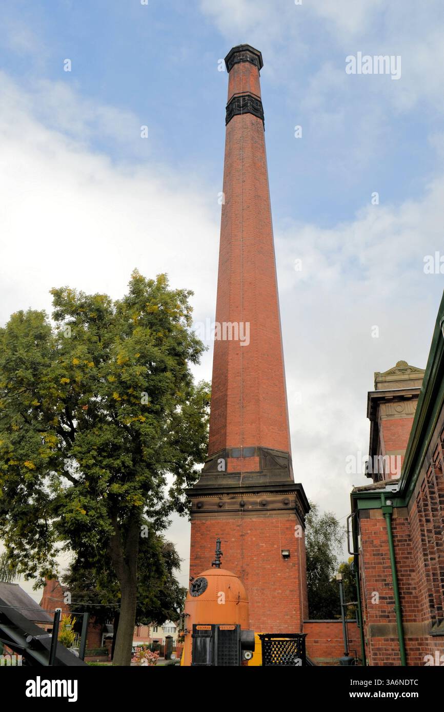 150 m Schornstein im Abbey Pumping Station Museum, Leicester, England Stockfoto