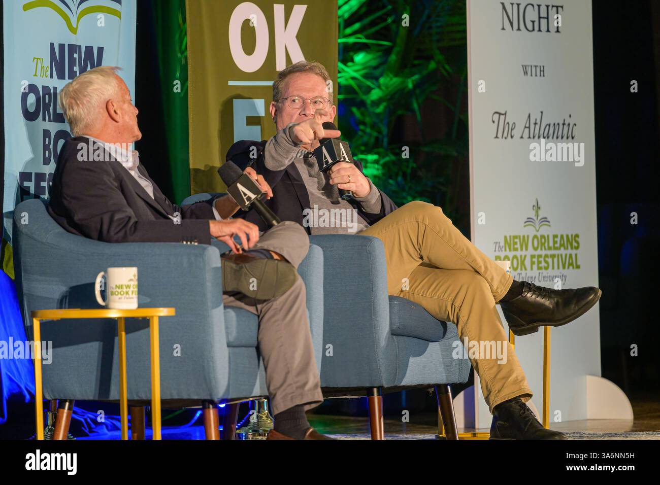 NEW ORLEANS, LA, USA - 14. MÄRZ 2024: Nahaufnahme des Redakteurs des Atlantic Magazine Jeffrey Goldberg während eines Gesprächs mit dem Biographen Walter Isaacson beim New Orleans Book Festival an der Tulane University Stockfoto