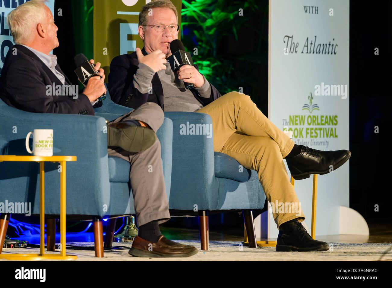 NEW ORLEANS, LA, USA - 14. MÄRZ 2024: Nahaufnahme des Redakteurs des Atlantic Magazine Jeffrey Goldberg während eines Gesprächs mit dem Biographen Walter Isaacson beim New Orleans Book Festival an der Tulane University Stockfoto