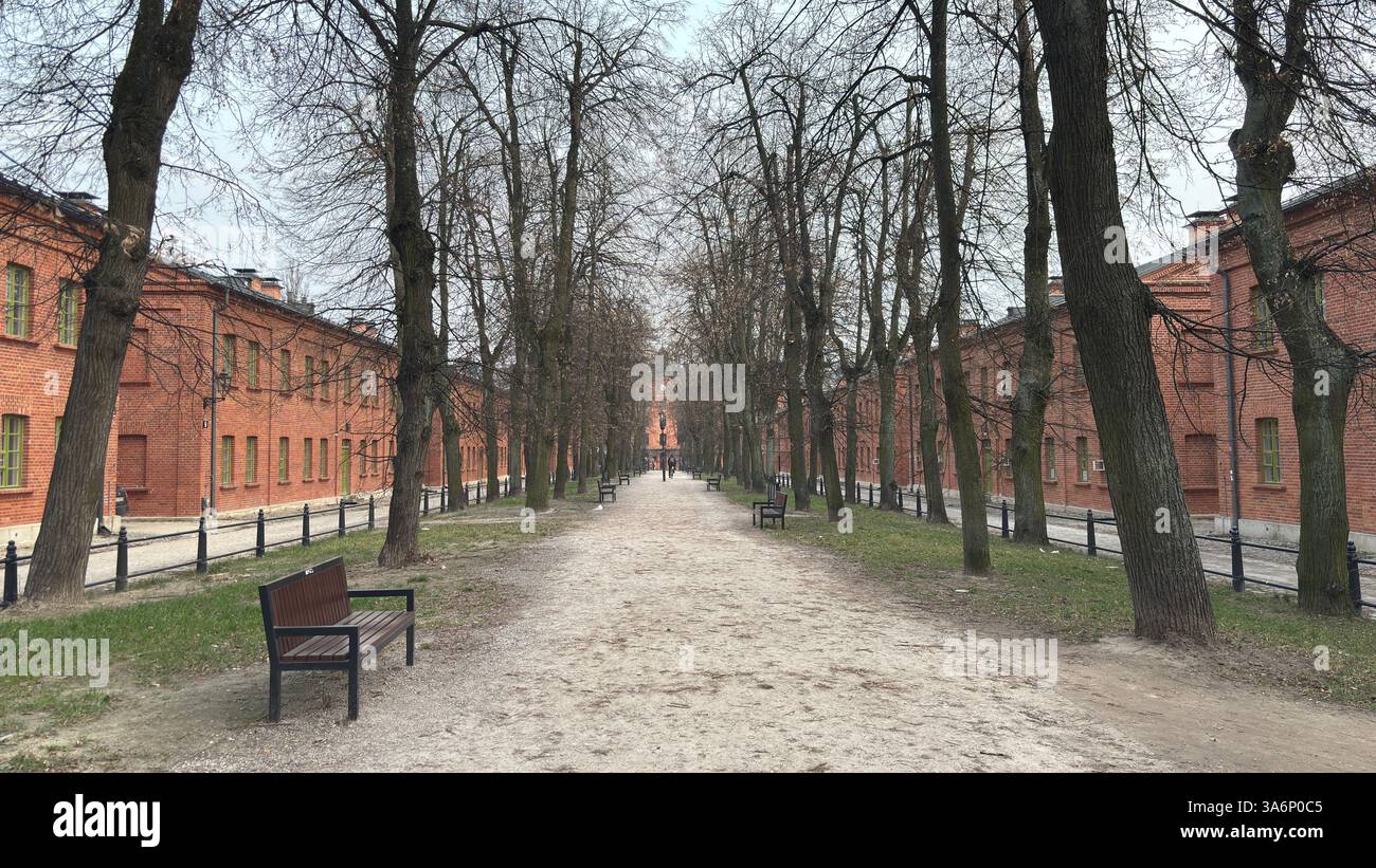 Klassisches modernes Gebäude in Lodz, Polen. Łódź - Smartphone-aufgenommenes Stockfoto