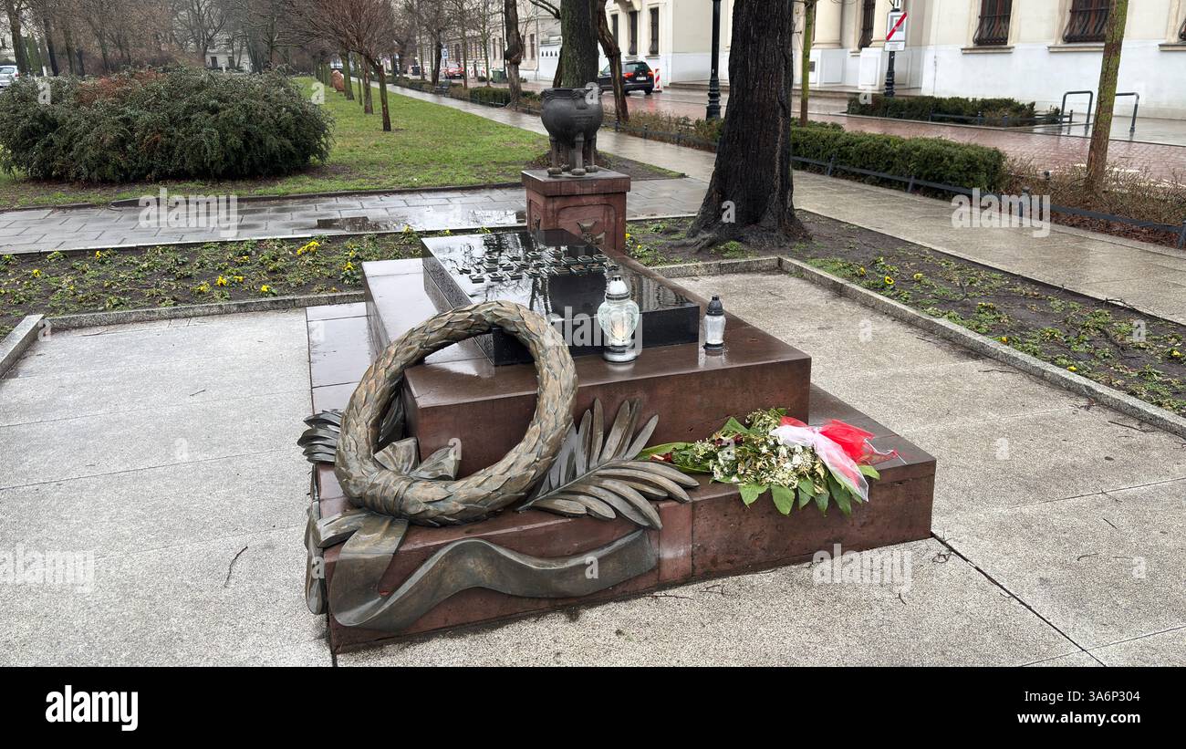 Grabmal des unbekannten Soldaten Gedenkstätte für das tote religiöse Grab in Lodz, Polen. Łódź - Smartphone-aufgenommenes Stockfoto