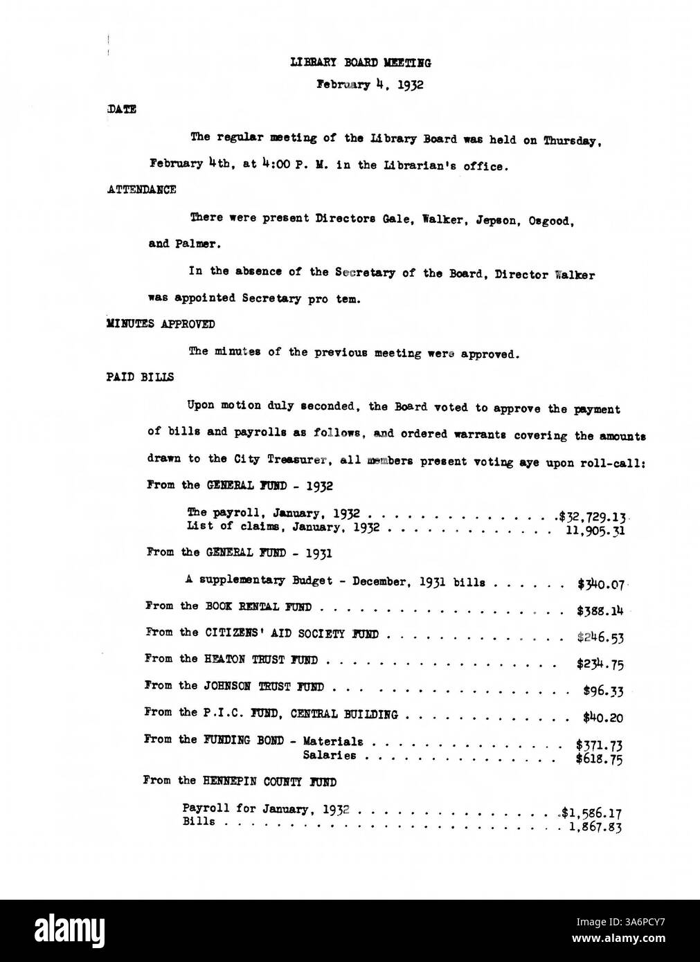 Diese Sitzungsprotokolle 1932 dokumentieren Diskussionen des Minneapolis Public Library Board, in denen es um Bibliothekspolitik, Finanzierung und die Herausforderungen ging, denen Bibliotheken in den ersten Jahren der Großen Depression gegenüberstanden. Stockfoto