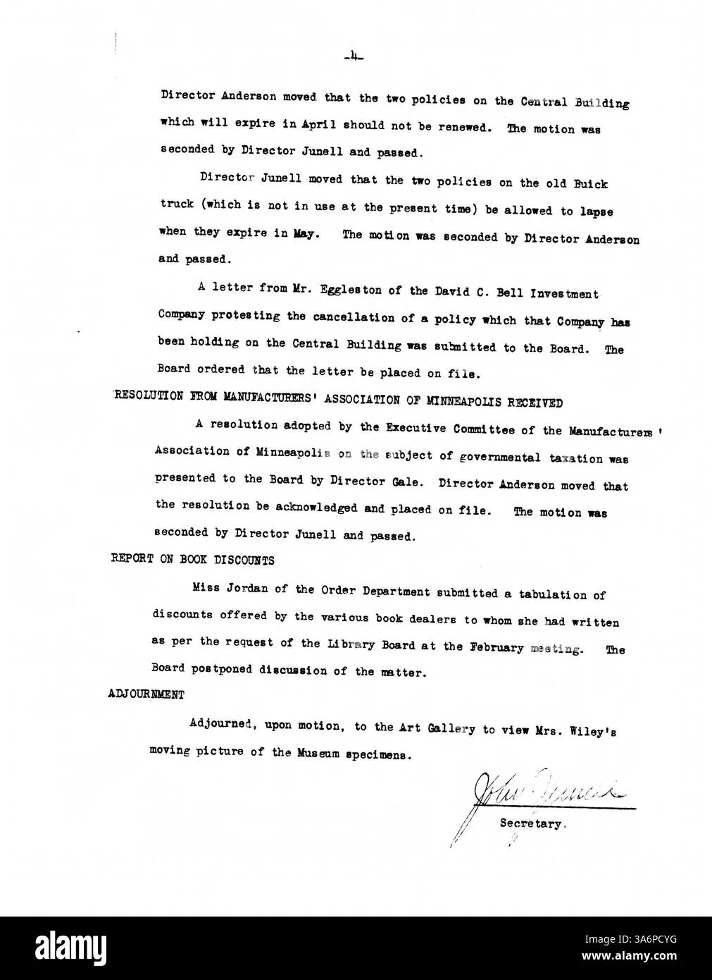 In den Protokollen der 1932 abgehaltenen Sitzungen des Minneapolis Public Library Board werden Entscheidungen über die Finanzierung der Bibliothek, operative Strategien und die Rolle der öffentlichen Bibliotheken während der Großen Depression dokumentiert. Stockfoto