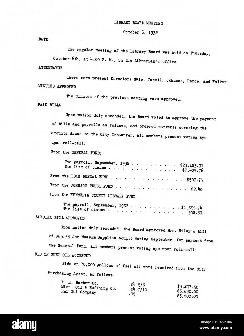 Die Minneapolis Public Library Board 1932 dokumentiert Entscheidungen über die Programmierung der Bibliothek, das Budgetmanagement und die Öffentlichkeitsarbeit, um der Gemeinde während der Großen Depression zu dienen. Stockfoto