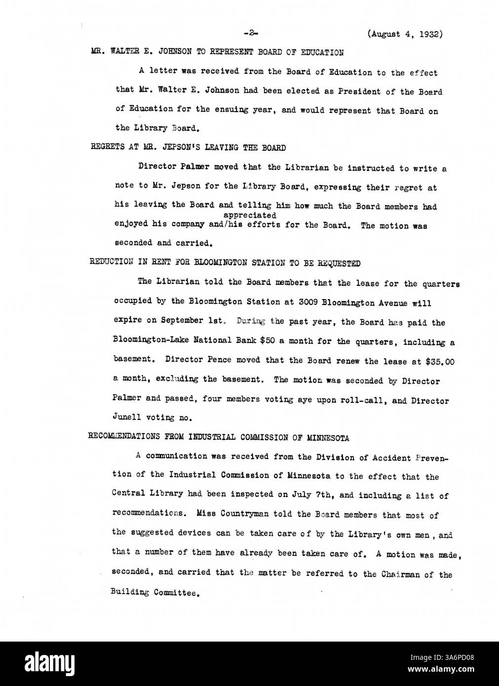 In den Minuten der Sitzungen des Verwaltungsrats der öffentlichen Bibliothek in Minneapolis 1932 werden Entscheidungen über Bibliotheksdienste, Finanzmanagement und Strategien zur Bewältigung der Herausforderungen der Großen Depression vorgestellt. Stockfoto