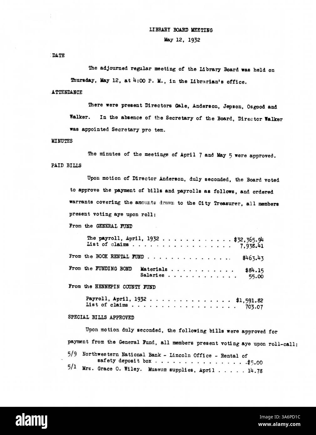 Wenige Minuten vom Minneapolis Public Library Board von 1932 zeigen Entscheidungen in Bezug auf die Finanzierung von Bibliotheken, die Öffentlichkeitsarbeit und die Rolle öffentlicher Bibliotheken während der Großen Depression. Stockfoto