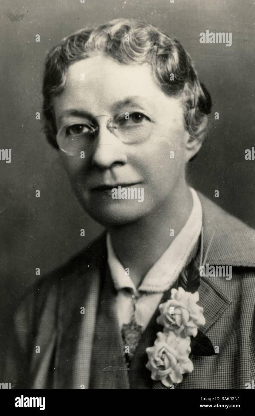 Die Amerikanische Chemikerin Mary Engle Pennington. Mary Engle Pennington (* 8. Oktober 1872 bis 27. Dezember 1952) war eine amerikanische bakteriologische Chemikerin, Lebensmittelwissenschaftlerin und Kühltechnikerin. Sie war eine Innovatorin in der Konservierung, Handhabung, Lagerung und Transport von verderblichen Lebensmitteln und die erste weibliche Laborleiterin bei der US Food and Drug Administration. Stockfoto