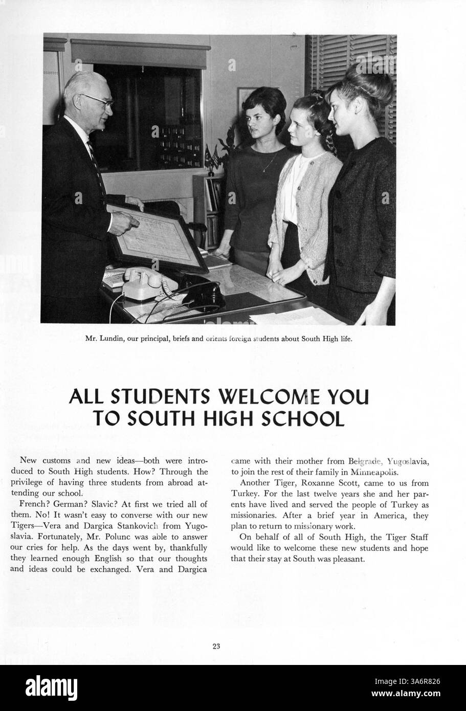 Tiger 1964, das South High Yearbook, dokumentiert die wichtigsten Aspekte des Schuljahres 1963-1964, einschließlich akademischer Leistungen, Leichtathletik und Aktivitäten des Studentenvereins. Sie hebt auch die Beteiligung afroamerikanischer Schüler an der Gestaltung der Schulkultur und des Vermächtnisses hervor. Stockfoto