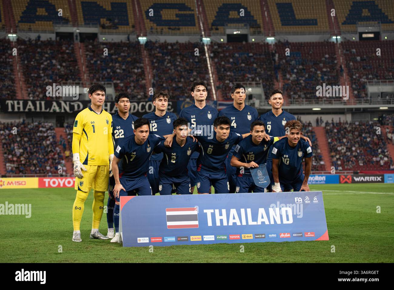 Bangkok, Thailand. März 2025. Masatada Ishii, Cheftrainer der thailändischen Nationalmannschaft, vor dem Auftakt des AFC Asian Cup Saudi-Arabien 2027-Qualifikationsspiels in der Endrunde zwischen Thailand und Sri Lanka am 25. März 2025 im Rajamangala-Stadion in Bangkok, Thailand. (Foto: Teera Noisakran/SIPA USA) Credit: SIPA USA/Alamy Live News Stockfoto