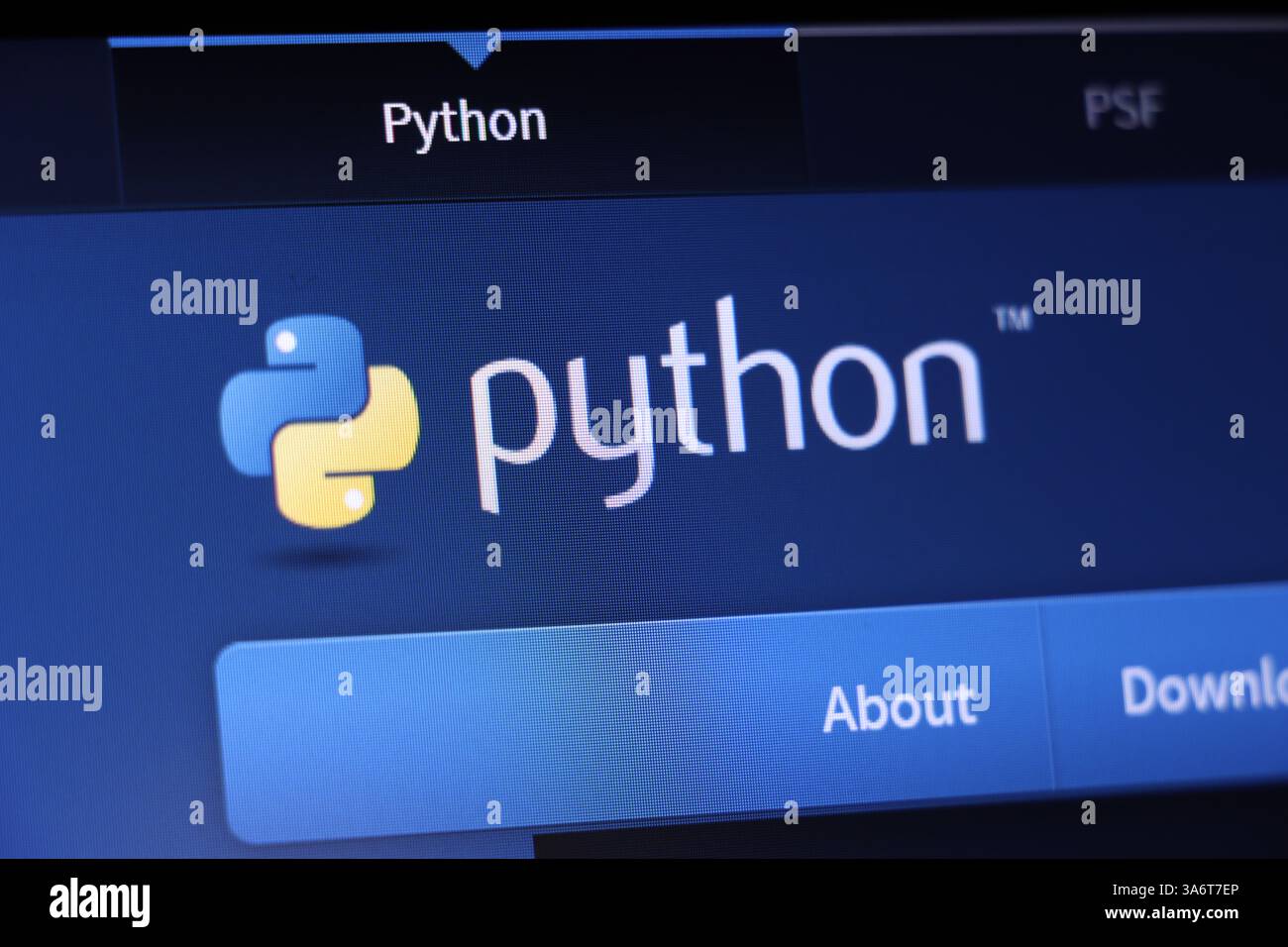 Python-Programmiersprache-Schnittstelle mit Logo und Navigationsmenü. Stockfoto