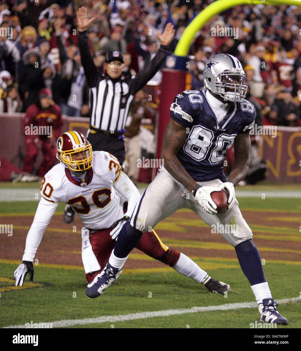 16. November 2008: Dallas Tight End Martellus Bennett erzielt den Touchdown mit einem T. Romo Pass im vierten Quartal, als die Dallas Cowboys die Washington Redskins 14-10 im FedEx Field in Landover, Maryland, am Sonntag, den 16. November 2008 besiegten. (Louis DeLuca/Dallas Morning News/MCT) (Kreditbild: © Louis Deluca/MCT/ZUMAPRESS.com) Stockfoto