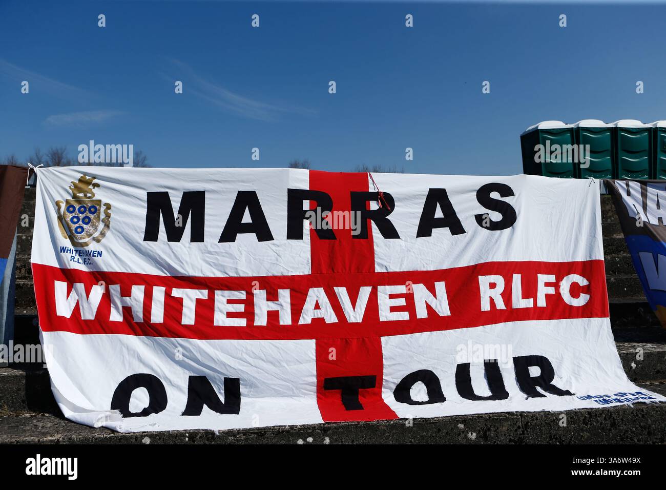Aktenfoto vom 26.03.2022 von Unterstützerflaggen für Whitehaven. Die Teilzeitspieler Whitehaven bereiten sich auf den längsten Roadtrip der Rugby League vor, als sie sich am Sonntag in Penryn gegen den Betfred League One Rivalen Cornwall vorbereiten. Ausgabedatum: Mittwoch, 26. März 2025. Stockfoto