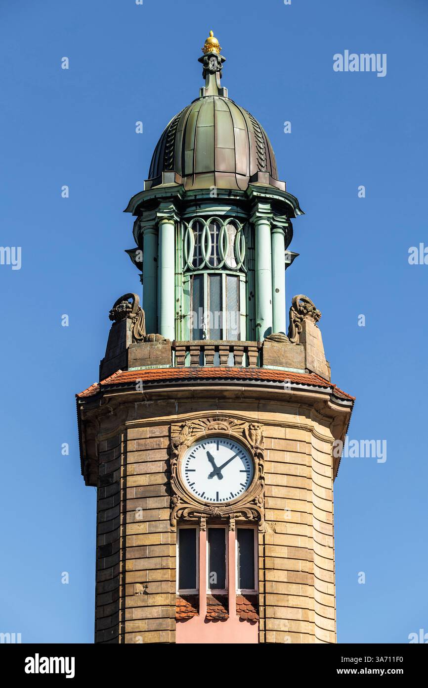 turm der neobarocken Bahnhofshalle in Hagen, Ruhrgebiet, Nordrhein-Westfalen. Turm des neobarocken Empfangsgebaeudes des Hau Stockfoto