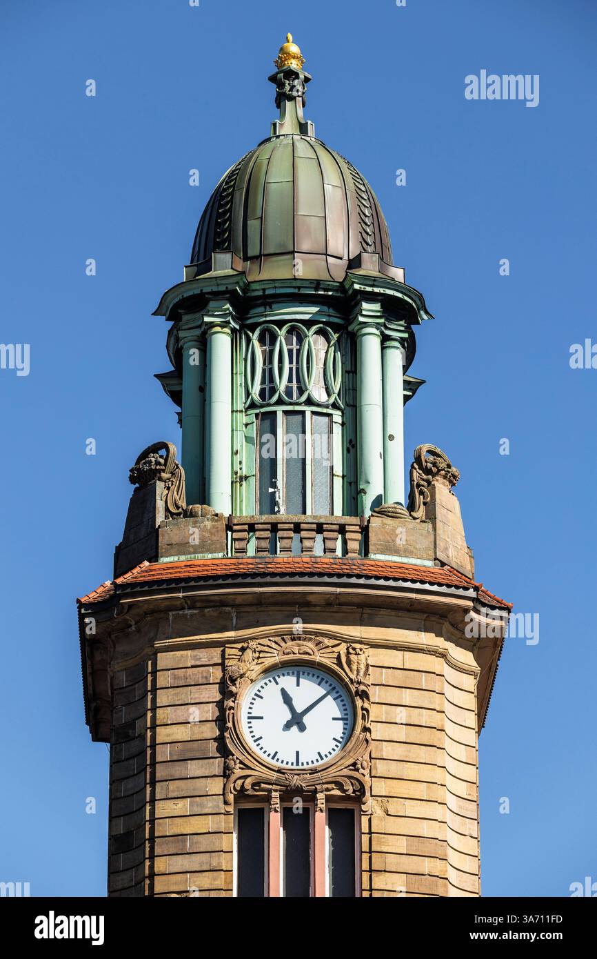 turm der neobarocken Bahnhofshalle in Hagen, Ruhrgebiet, Nordrhein-Westfalen. Turm des neobarocken Empfangsgebaeudes des Hau Stockfoto