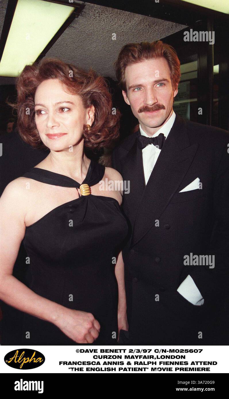2. März 1997 - London, ENGLAND - 03.02.97 CURZON MAYFAIR, LONDON. FRANCESCA ANNIS & RALPH FIENNES ZU BESUCHEN. " DER englische PATIENT "Filmpremiere (Kredit-Bild: © Globe Photos/ZUMAPRESS.com) Stockfoto