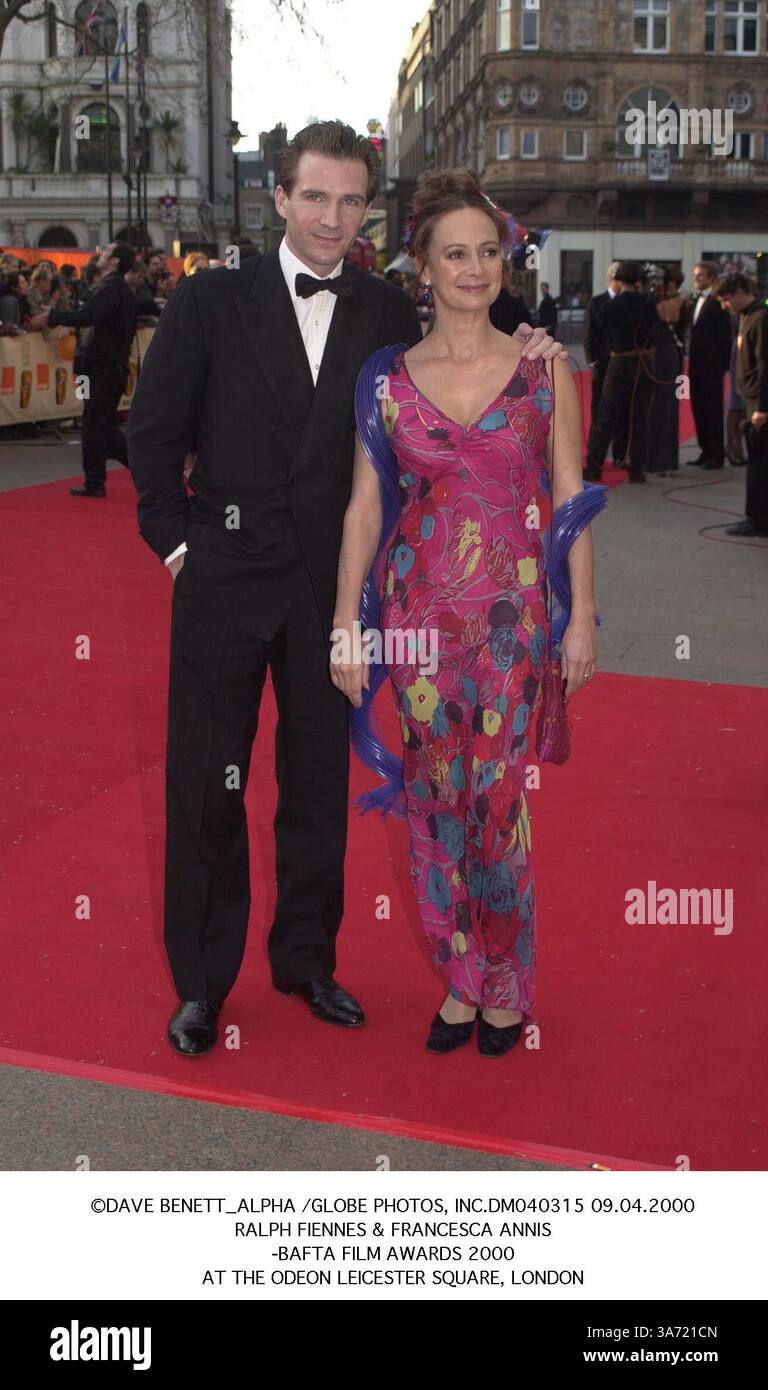 April 2000 - London, Großbritannien - ©DAVE BENETT ALPHA / DM040315 09.04.2000.RALPH FIENNES & FRANCESCA ANNIS.-BAFTA FILM AWARDS 2000.AT THE ODEON LEICESTER SQUARE, LONDON(Credit Image: © Globe Photos/ZUMAPRESS.com) Stockfoto