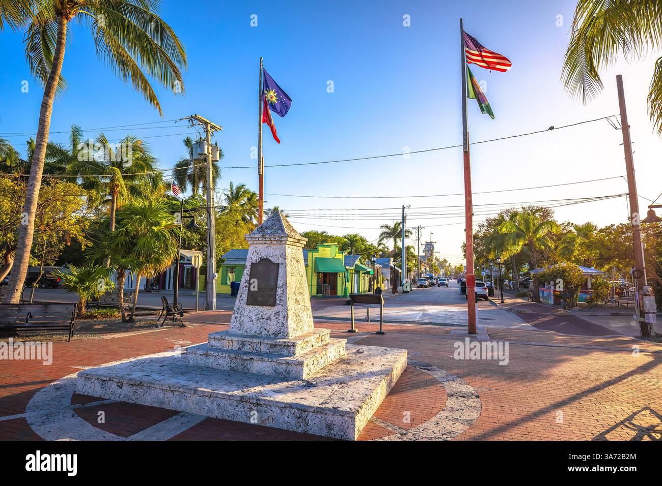 Key West Park Walkway mit Blick auf den Sonnenuntergang. Berühmter Touristenort in Florida Keys, USA Stockfoto