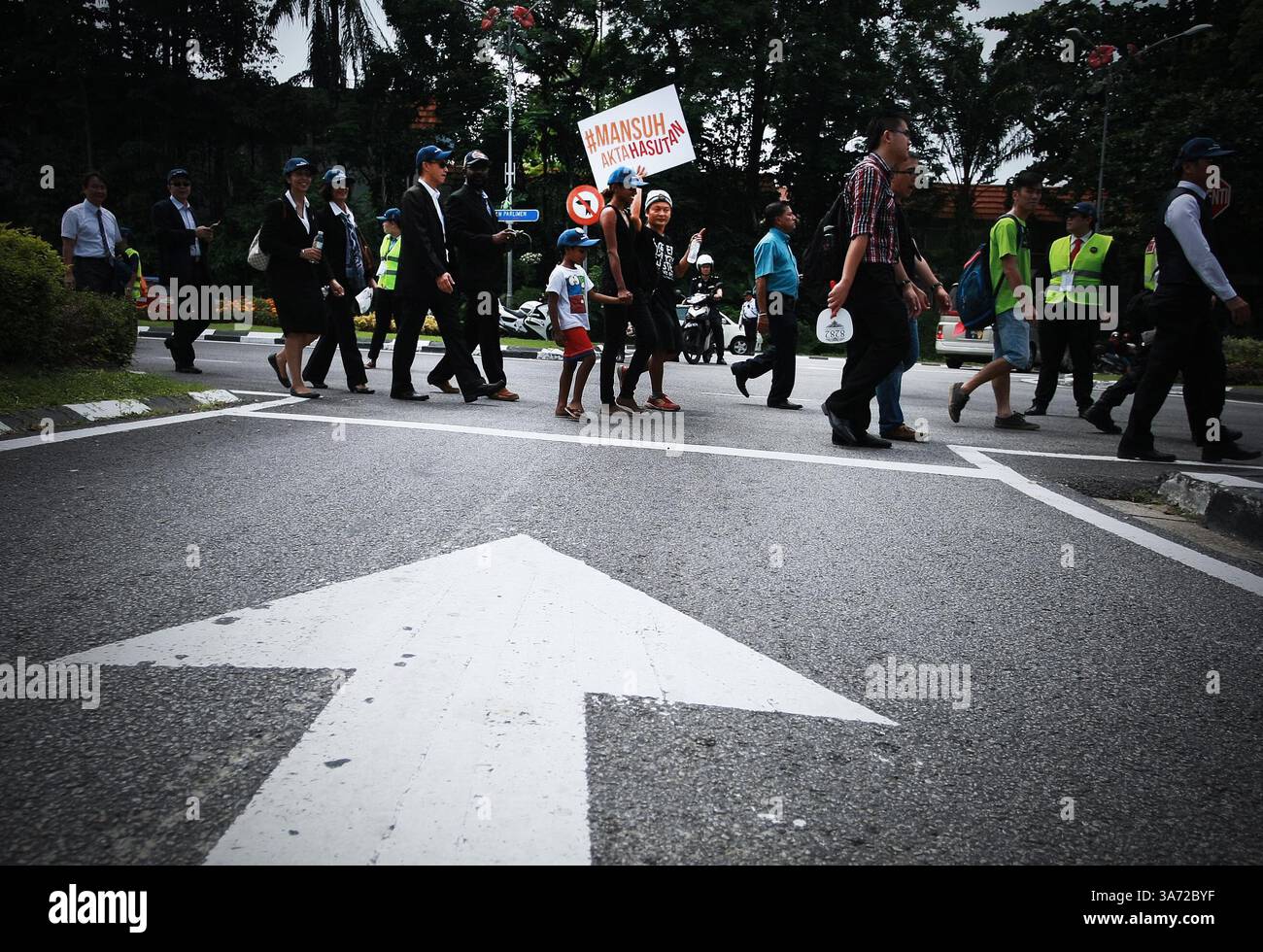 16. Oktober 2014 - Kuala Lumpur, Malaysia - Malaysier gehen für Frieden und Freiheit vor das Parlament in Kuala Lumpur, um ein Memorandum gegen den Sedition Act zu fordern. (Bild: © Hafiz Sohaimi/ZUMA Wire/ZUMAPRESS.com) Stockfoto