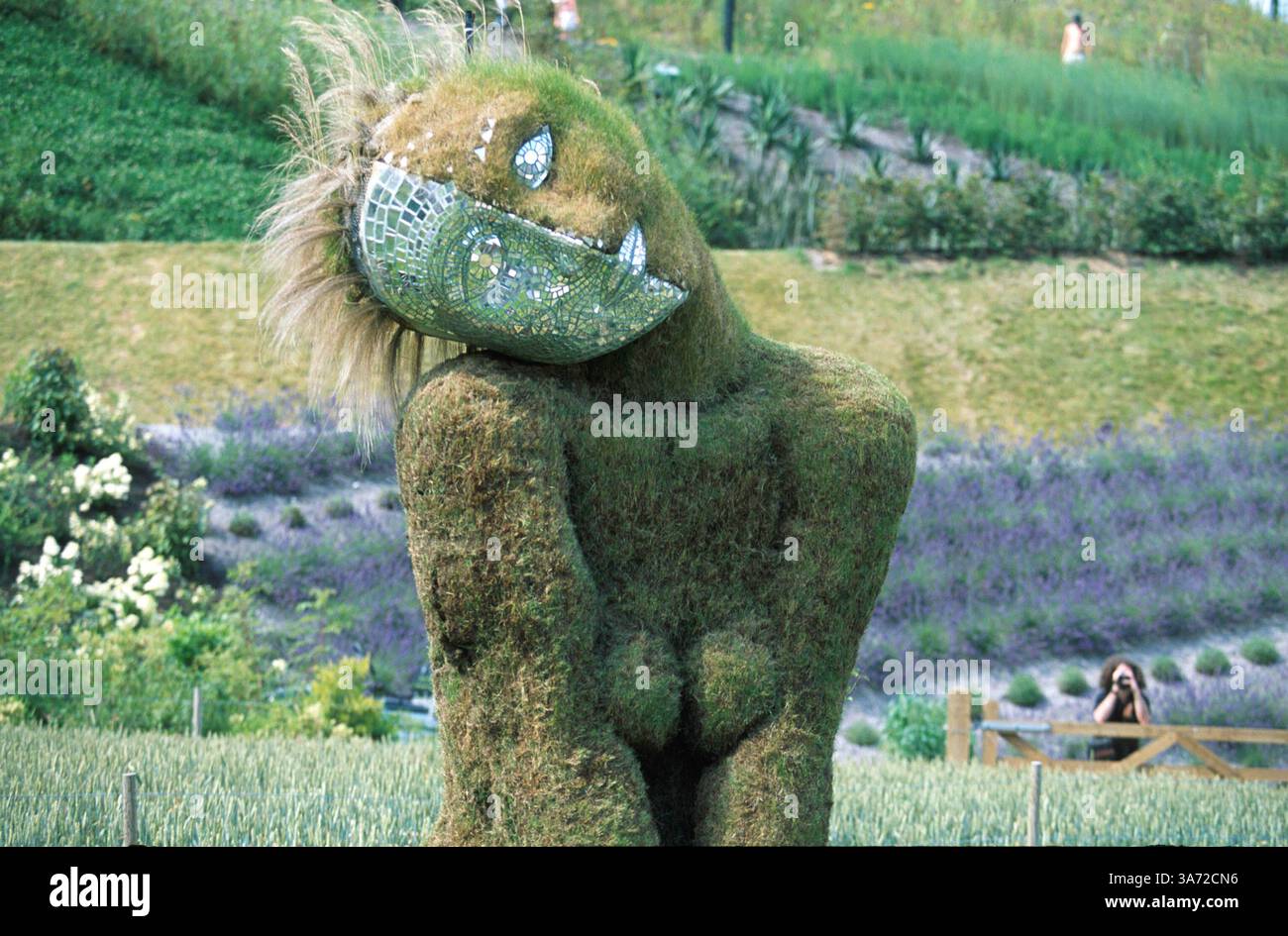 Januar 2011 - K33395 EDEN-PROJEKT, GROSSBRITANNIEN. GROSSES KUNSTWERK VON EVE, EINER GRÜNEN HOCKENDEN FRAU IN DER ÄPFEL-ZONE DES EDEN-PROJEKTS VON SUE HILL, ART DIRECTOR BEI EDEN..PAUL QUAYLE/ 2003(CREDIT IMAGE: © GLOBE PHOTOS/ZUMAPRESS.COM) Stockfoto