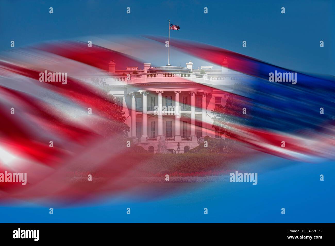 Fassade des Weißen Hauses und verschwommene amerikanische Flagge vor blauem Himmel Stockfoto