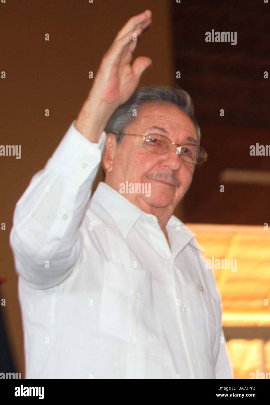 17. Dezember 2014 - Cancun, Quintana Roo, MEXIKO - AKTENFOTO: Der kubanische Präsident Raul Castro fordert die USA auf, das Wirtschaftsembargo zu beenden und lobt Präsident Obama für das Abkommen zur Wiederaufnahme diplomatischer Beziehungen in einer Erklärung vom Mittwoch, 17. Dezember 2014. Präsident Obama kündigte einen politischen Wandel nach der Freilassung des amerikanischen Helfershelfers Alan Gross an. (Bild: © Prensa Internacional/ZUMA Wire) Stockfoto