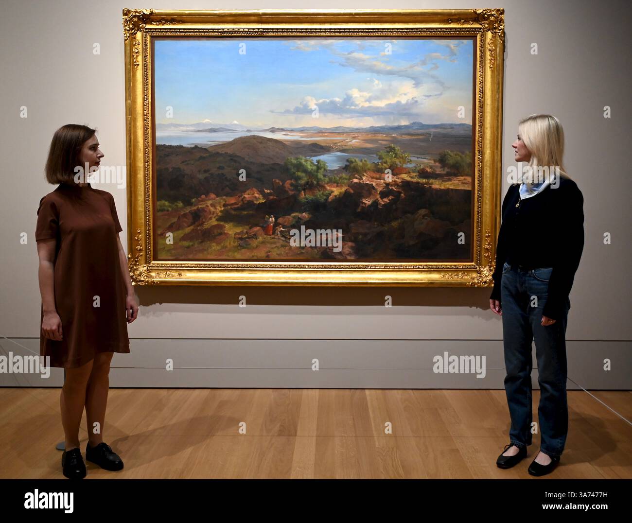 Die erste britische Ausstellung von Mexikos beliebtem Künstler José María Velasco. Velasco, der im 19. Jahrhundert in Mexiko arbeitete, war ein Mann von vielen Interessen. Er war fasziniert von den Fortschritten in der Geologie, der Archäologie seines Heimatlandes, der Erforschung der lokalen Flora und der zunehmenden Industrialisierung. Er malte die weitläufigen Landschaften des Tals von Mexiko, der Heimat des modernen Mexico City, mit exquisiten Details. Sein beeindruckender Panoramablick auf das Tal offenbart Anspielungen auf Mexikos historische Vergangenheit und seine sich schnell modernisierende Gegenwart. Stockfoto