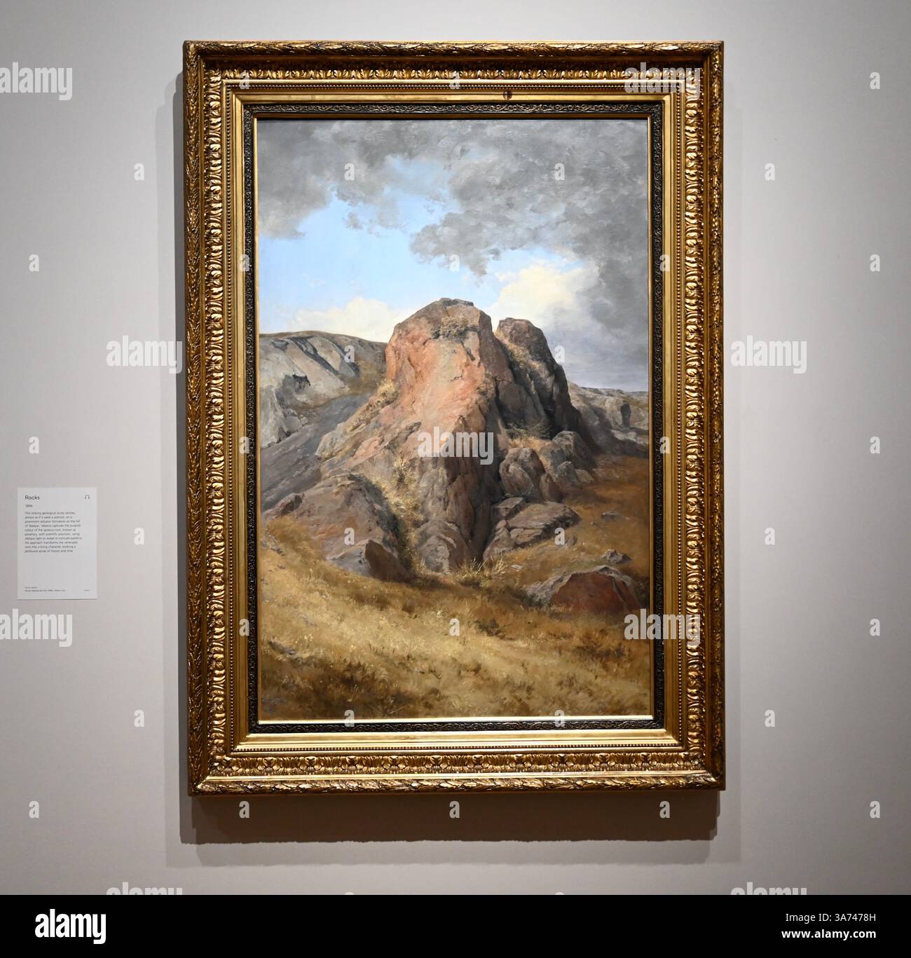 Die erste britische Ausstellung von Mexikos beliebtem Künstler José María Velasco. Velasco, der im 19. Jahrhundert in Mexiko arbeitete, war ein Mann von vielen Interessen. Er war fasziniert von den Fortschritten in der Geologie, der Archäologie seines Heimatlandes, der Erforschung der lokalen Flora und der zunehmenden Industrialisierung. Er malte die weitläufigen Landschaften des Tals von Mexiko, der Heimat des modernen Mexico City, mit exquisiten Details. Sein beeindruckender Panoramablick auf das Tal offenbart Anspielungen auf Mexikos historische Vergangenheit und seine sich schnell modernisierende Gegenwart. Stockfoto