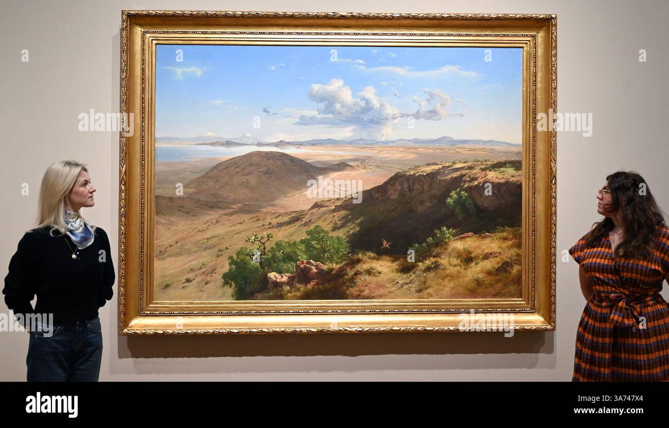 Die erste britische Ausstellung von Mexikos beliebtem Künstler José María Velasco. Velasco, der im 19. Jahrhundert in Mexiko arbeitete, war ein Mann von vielen Interessen. Er war fasziniert von den Fortschritten in der Geologie, der Archäologie seines Heimatlandes, der Erforschung der lokalen Flora und der zunehmenden Industrialisierung. Er malte die weitläufigen Landschaften des Tals von Mexiko, der Heimat des modernen Mexico City, mit exquisiten Details. Sein beeindruckender Panoramablick auf das Tal offenbart Anspielungen auf Mexikos historische Vergangenheit und seine sich schnell modernisierende Gegenwart. Stockfoto