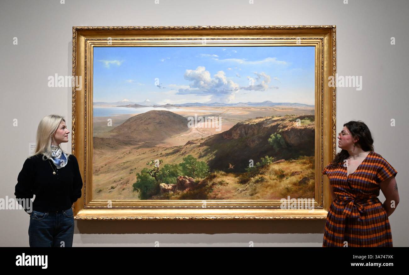 Die erste britische Ausstellung von Mexikos beliebtem Künstler José María Velasco. Velasco, der im 19. Jahrhundert in Mexiko arbeitete, war ein Mann von vielen Interessen. Er war fasziniert von den Fortschritten in der Geologie, der Archäologie seines Heimatlandes, der Erforschung der lokalen Flora und der zunehmenden Industrialisierung. Er malte die weitläufigen Landschaften des Tals von Mexiko, der Heimat des modernen Mexico City, mit exquisiten Details. Sein beeindruckender Panoramablick auf das Tal offenbart Anspielungen auf Mexikos historische Vergangenheit und seine sich schnell modernisierende Gegenwart. Stockfoto