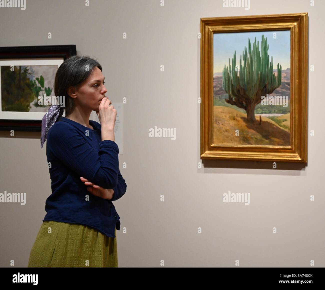Die erste britische Ausstellung von Mexikos beliebtem Künstler José María Velasco. Velasco, der im 19. Jahrhundert in Mexiko arbeitete, war ein Mann von vielen Interessen. Er war fasziniert von den Fortschritten in der Geologie, der Archäologie seines Heimatlandes, der Erforschung der lokalen Flora und der zunehmenden Industrialisierung. Er malte die weitläufigen Landschaften des Tals von Mexiko, der Heimat des modernen Mexico City, mit exquisiten Details. Sein beeindruckender Panoramablick auf das Tal offenbart Anspielungen auf Mexikos historische Vergangenheit und seine sich schnell modernisierende Gegenwart. Stockfoto