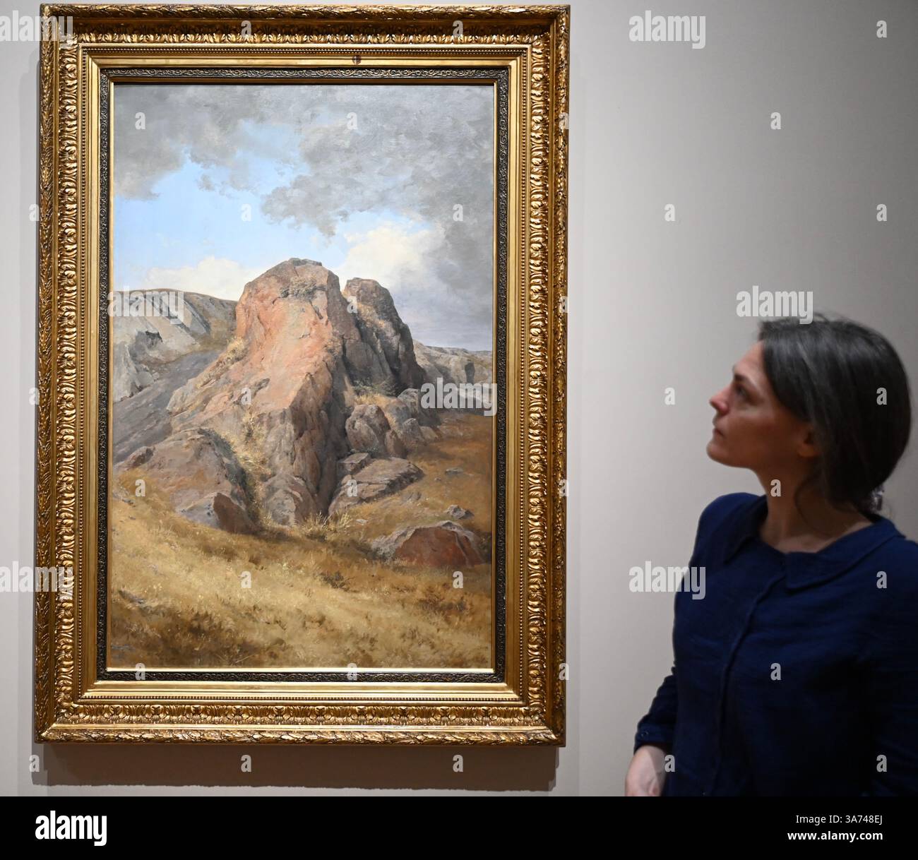 Die erste britische Ausstellung von Mexikos beliebtem Künstler José María Velasco. Velasco, der im 19. Jahrhundert in Mexiko arbeitete, war ein Mann von vielen Interessen. Er war fasziniert von den Fortschritten in der Geologie, der Archäologie seines Heimatlandes, der Erforschung der lokalen Flora und der zunehmenden Industrialisierung. Er malte die weitläufigen Landschaften des Tals von Mexiko, der Heimat des modernen Mexico City, mit exquisiten Details. Sein beeindruckender Panoramablick auf das Tal offenbart Anspielungen auf Mexikos historische Vergangenheit und seine sich schnell modernisierende Gegenwart. Stockfoto